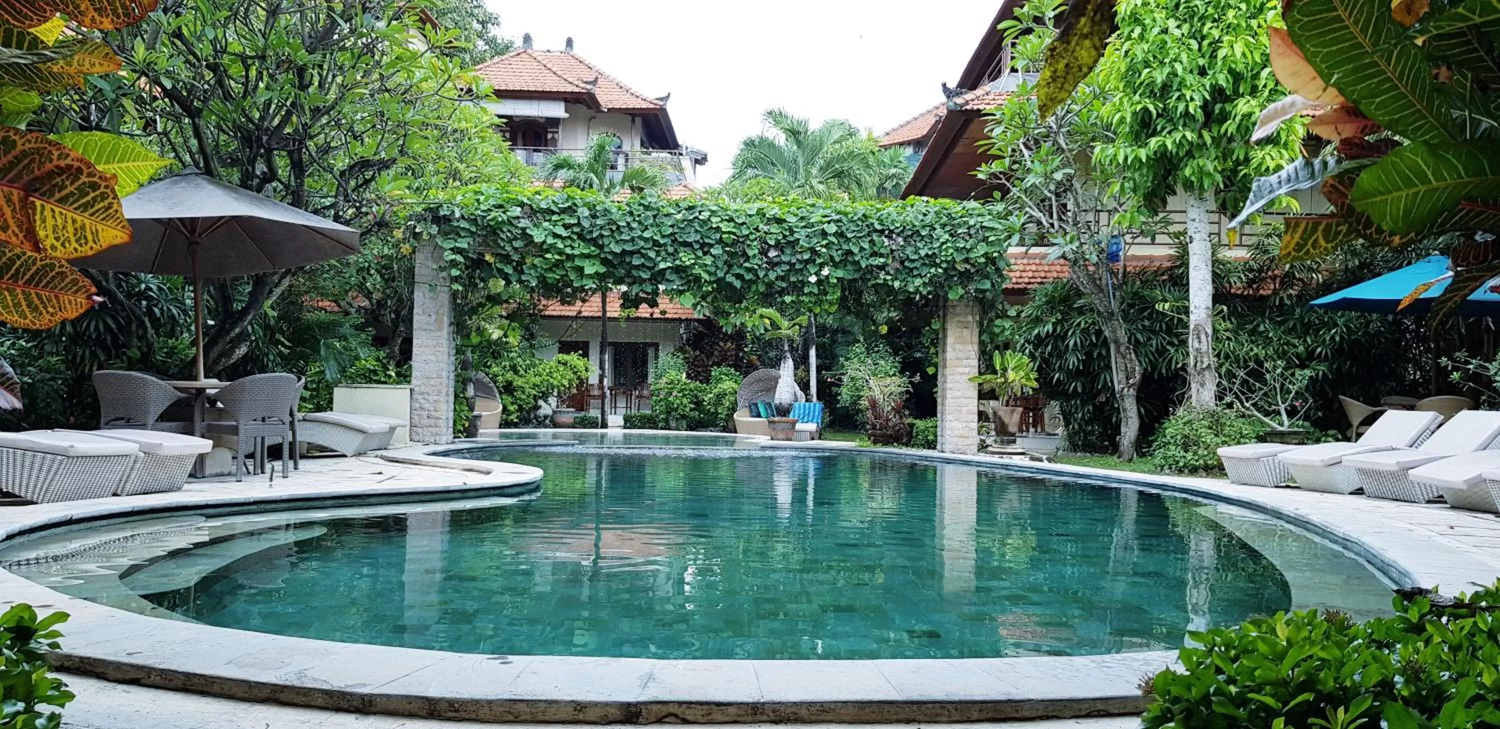 Swimming pool in Kusnadi Hotel