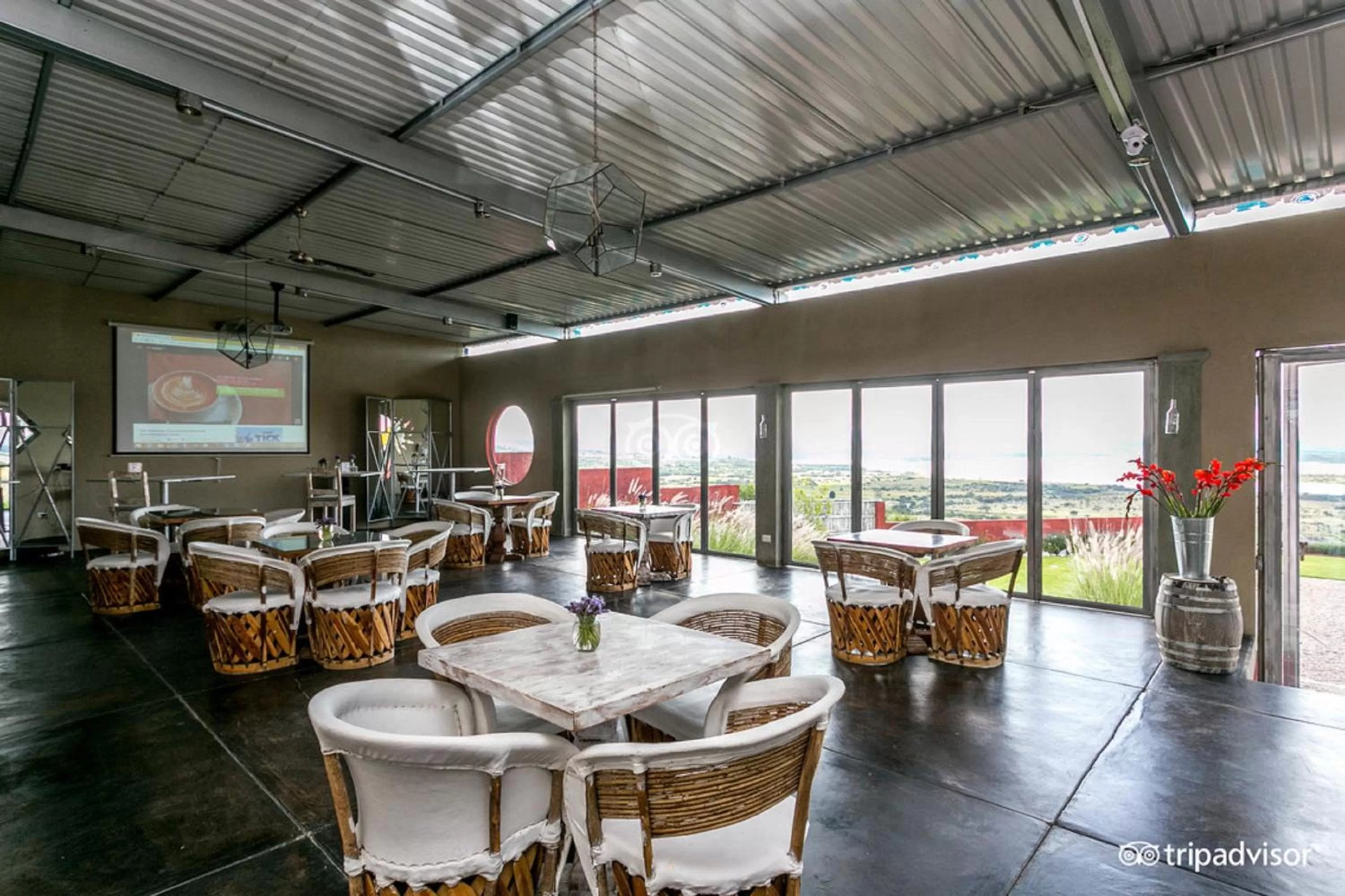 Restaurant/places to eat in View Hotel Boutique