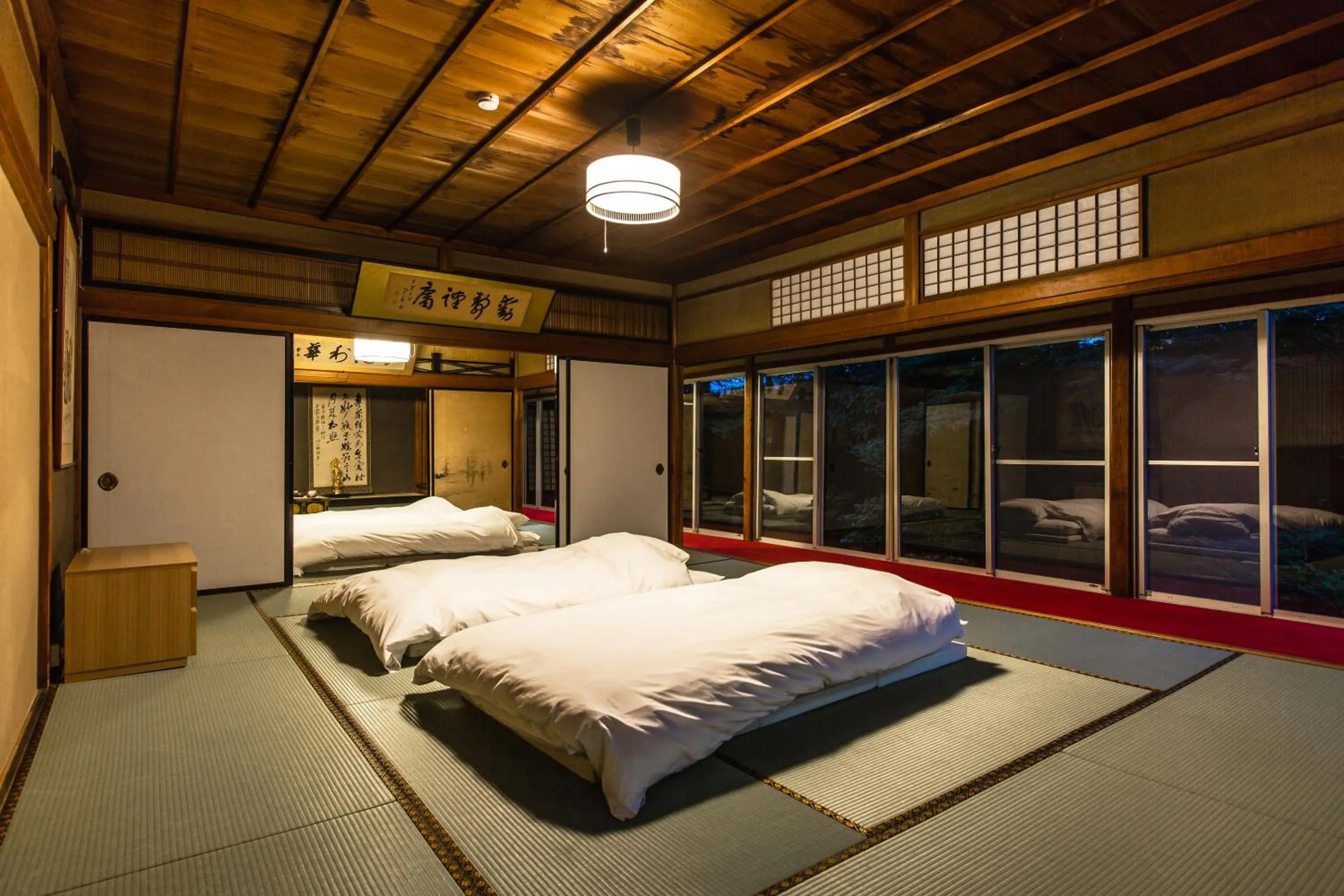 Photo of the whole room, Bed in Temple Hotel Takayama Zenkoji