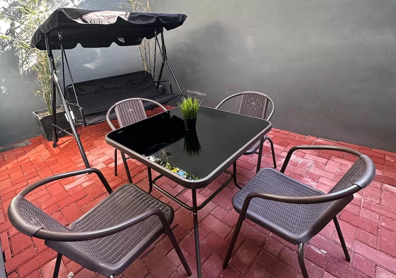 Seating area in mySTAY Hotel BGC South