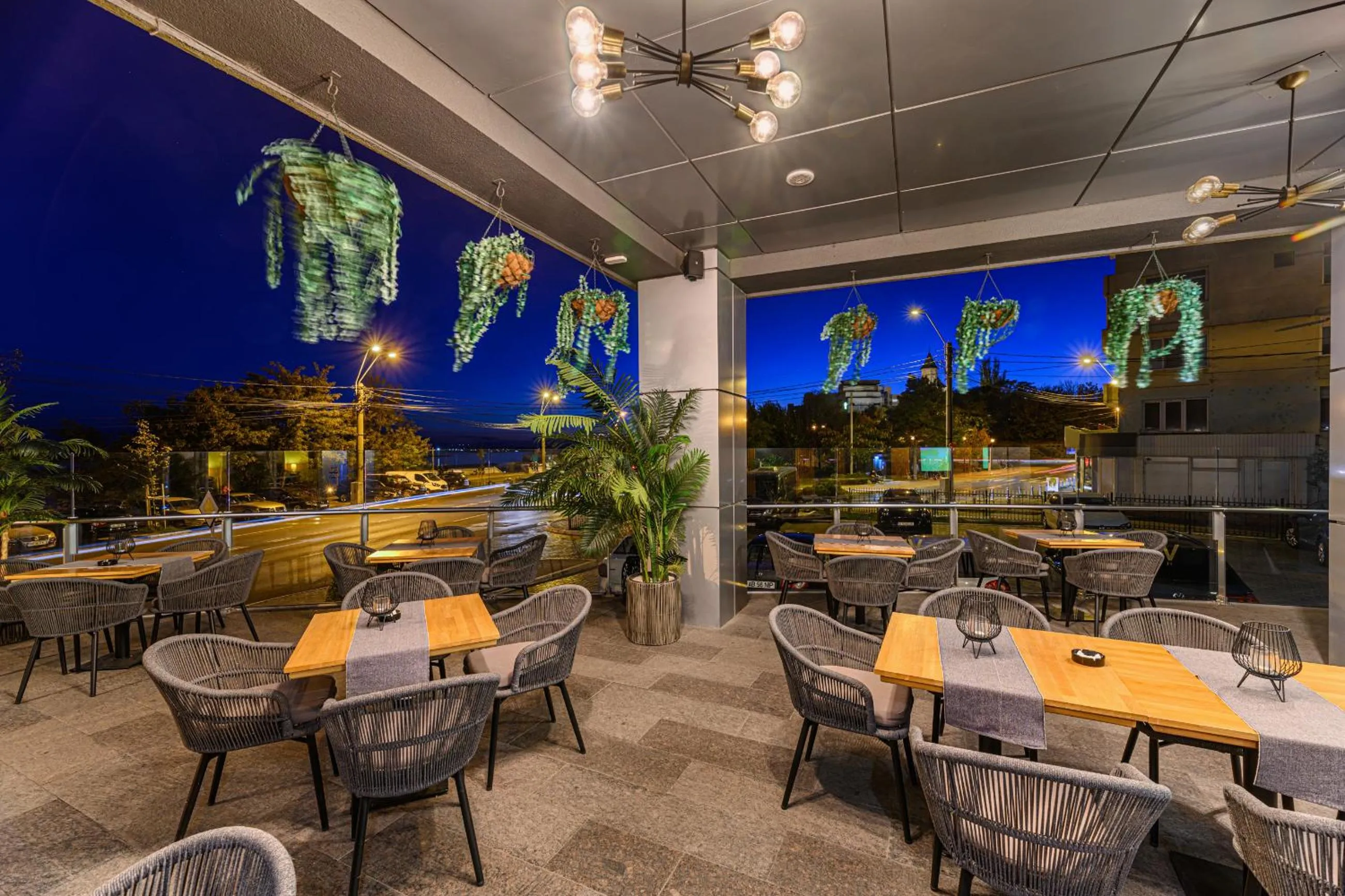 Restaurant/places to eat in Vega Hotel