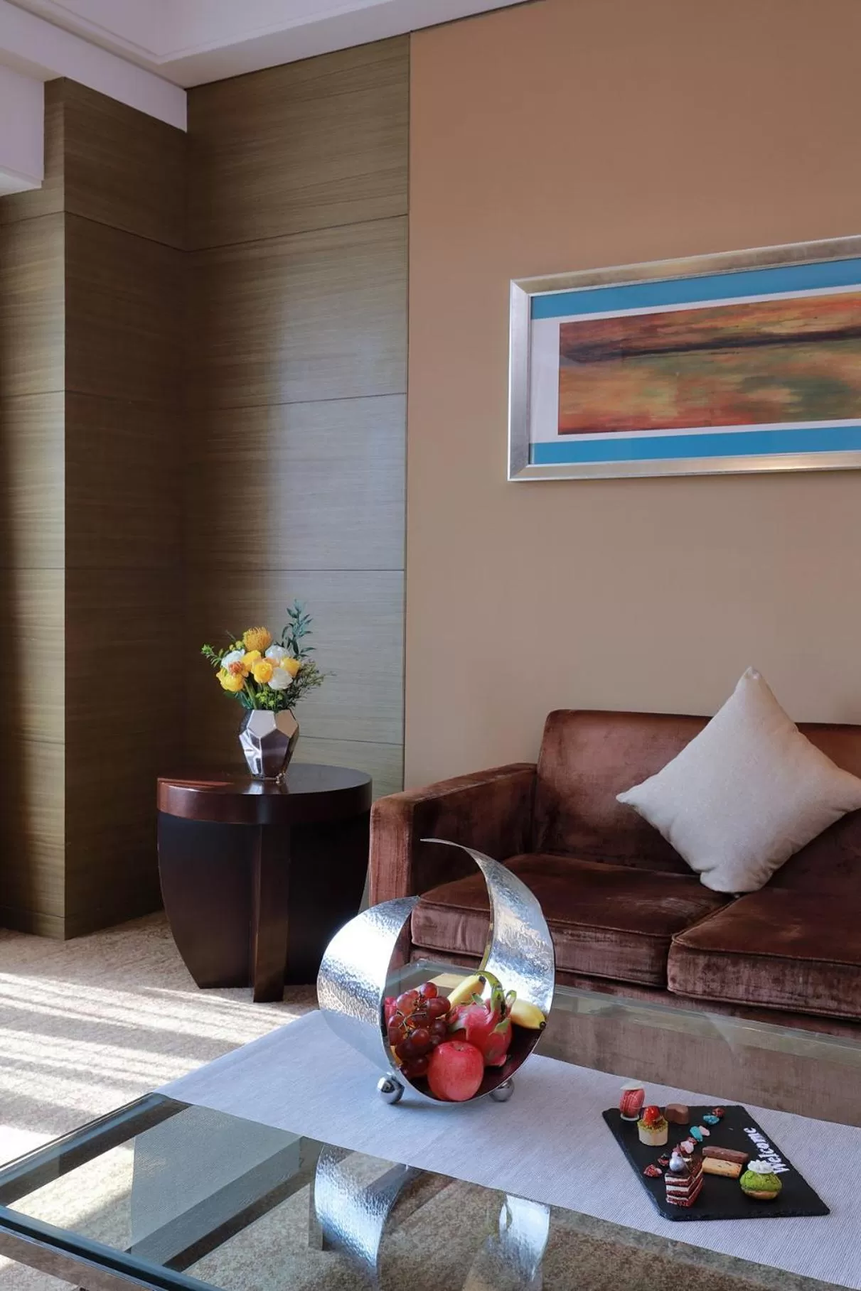 Living room in Crowne Plaza Nanjing Jiangning by IHG