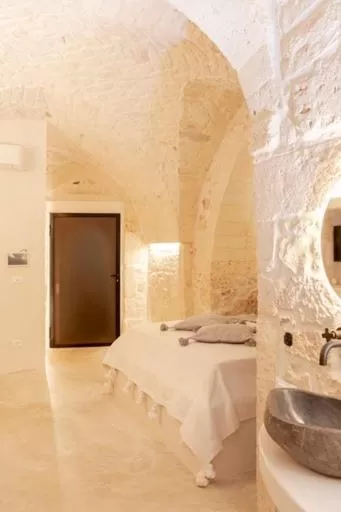 Bathroom in Alesia Luxury Cave