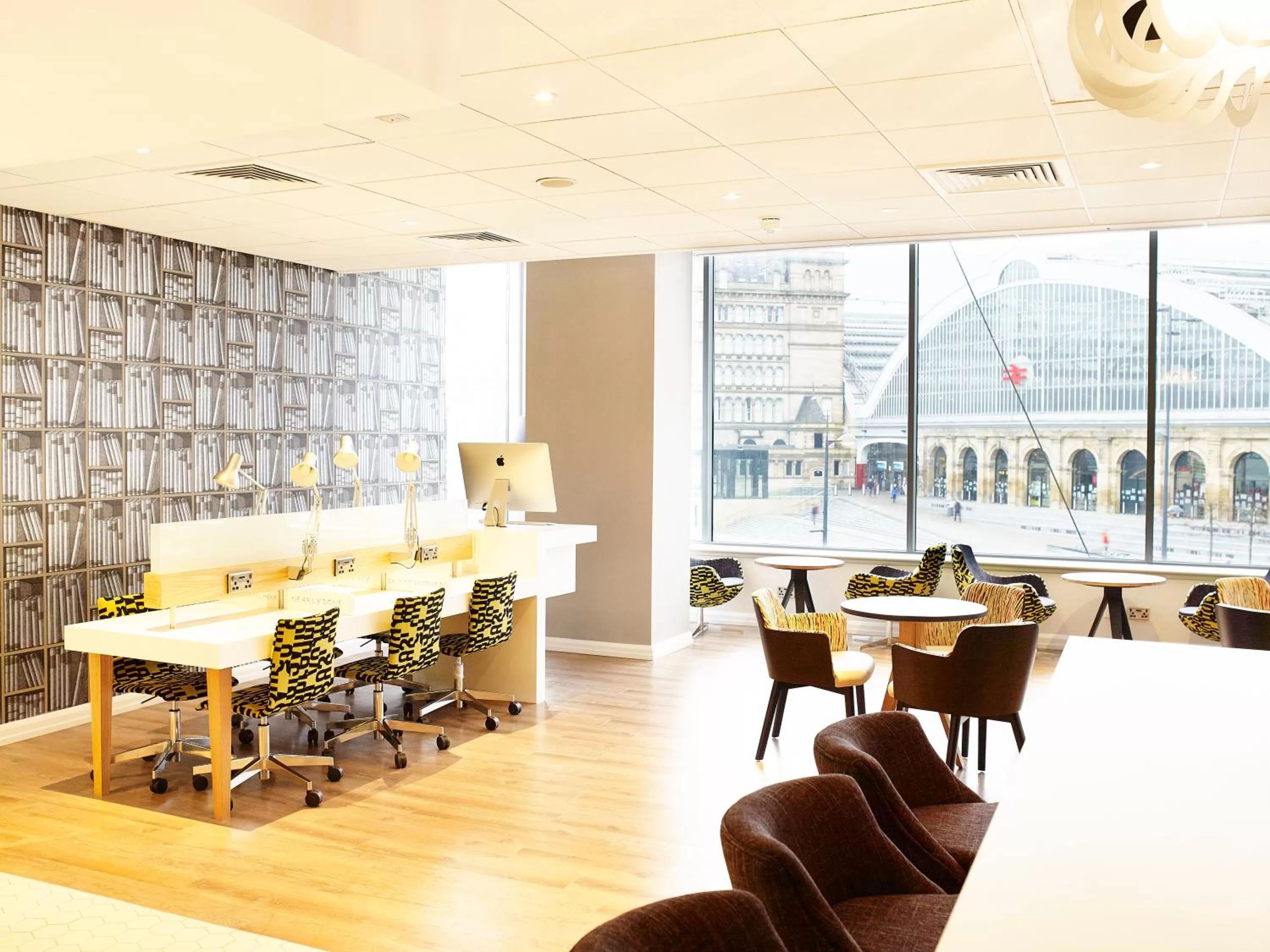 Lounge or bar in Holiday Inn Liverpool City Centre by IHG