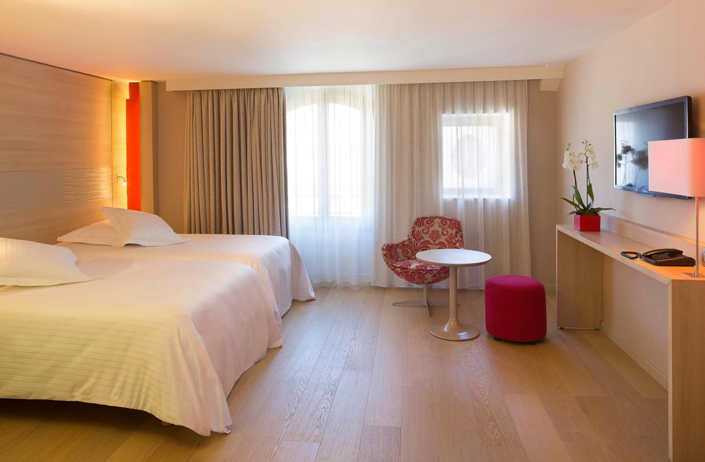 Bed in Hôtel & SPA Oceania L'Univers Tours