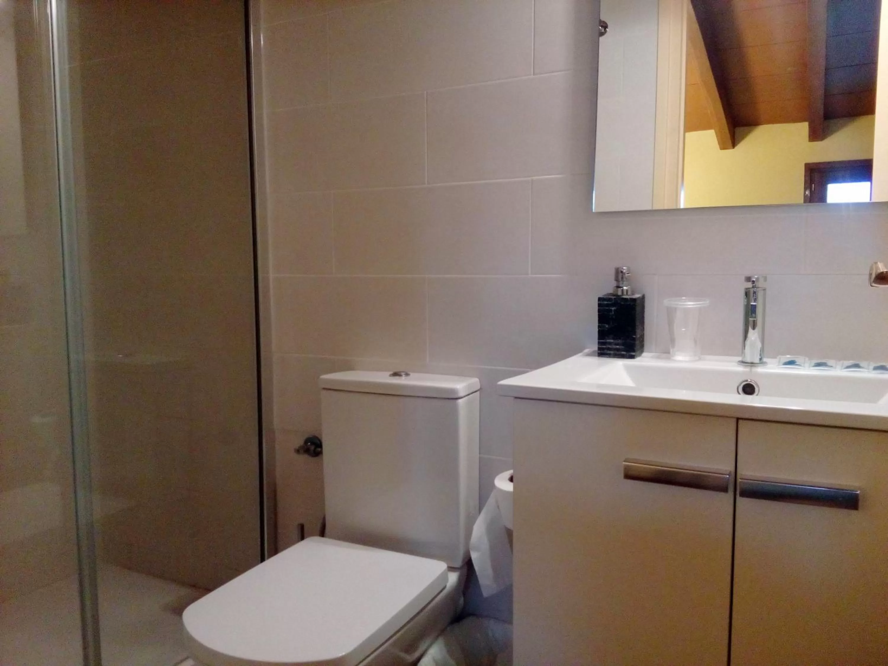 Shower in CAN MENCIÓ - Plaça Major