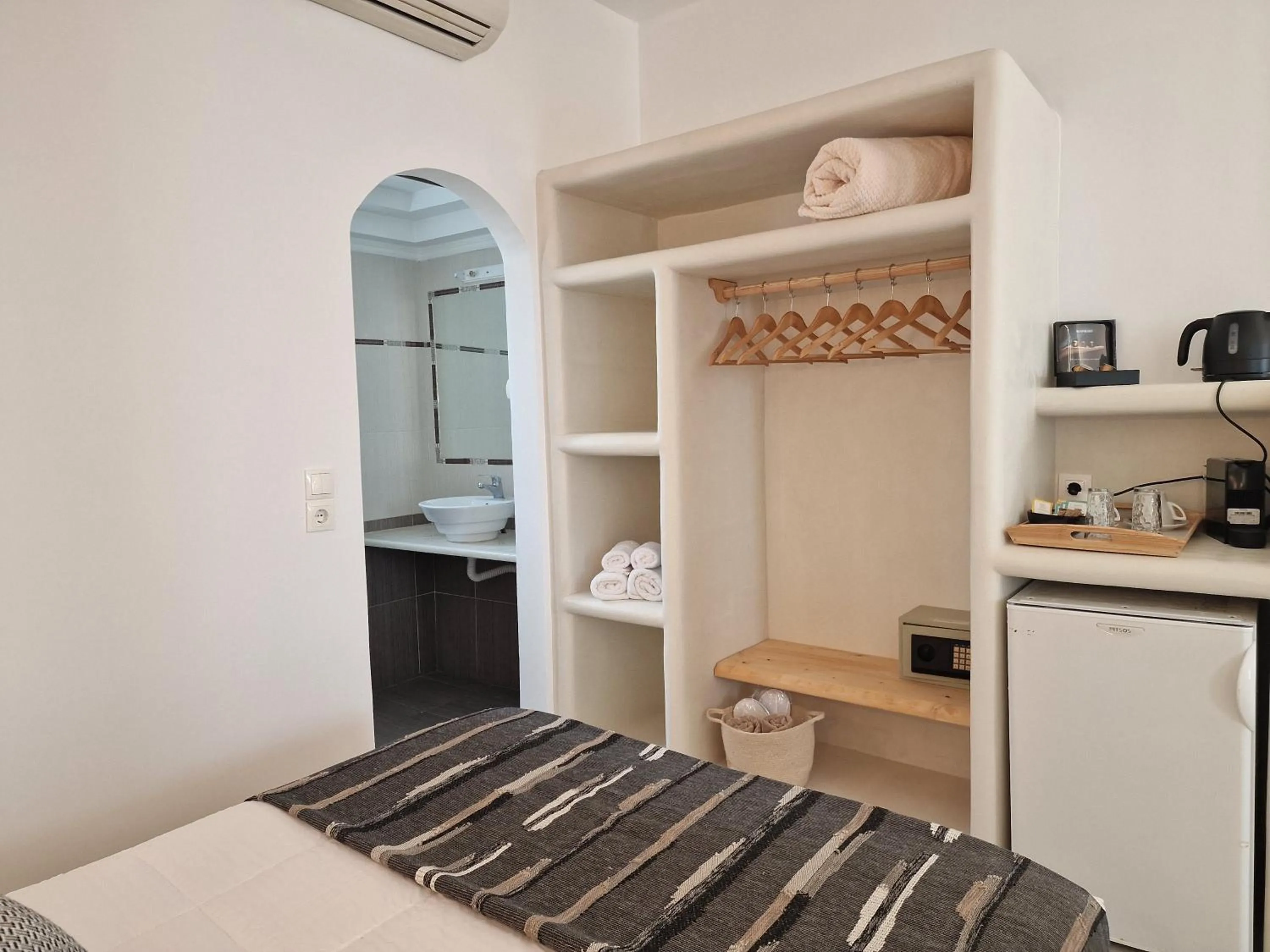 oven in Amerisa Suites & Villa