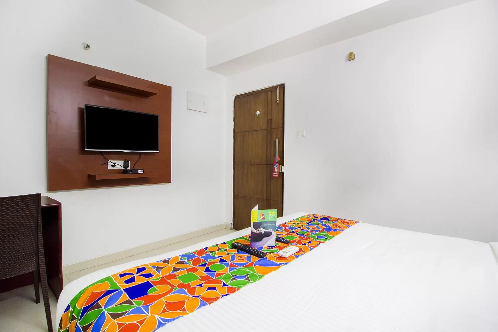 Bed in FabHotel Limestone Suites -750M from Yashoda Hospitals, Somajiguda