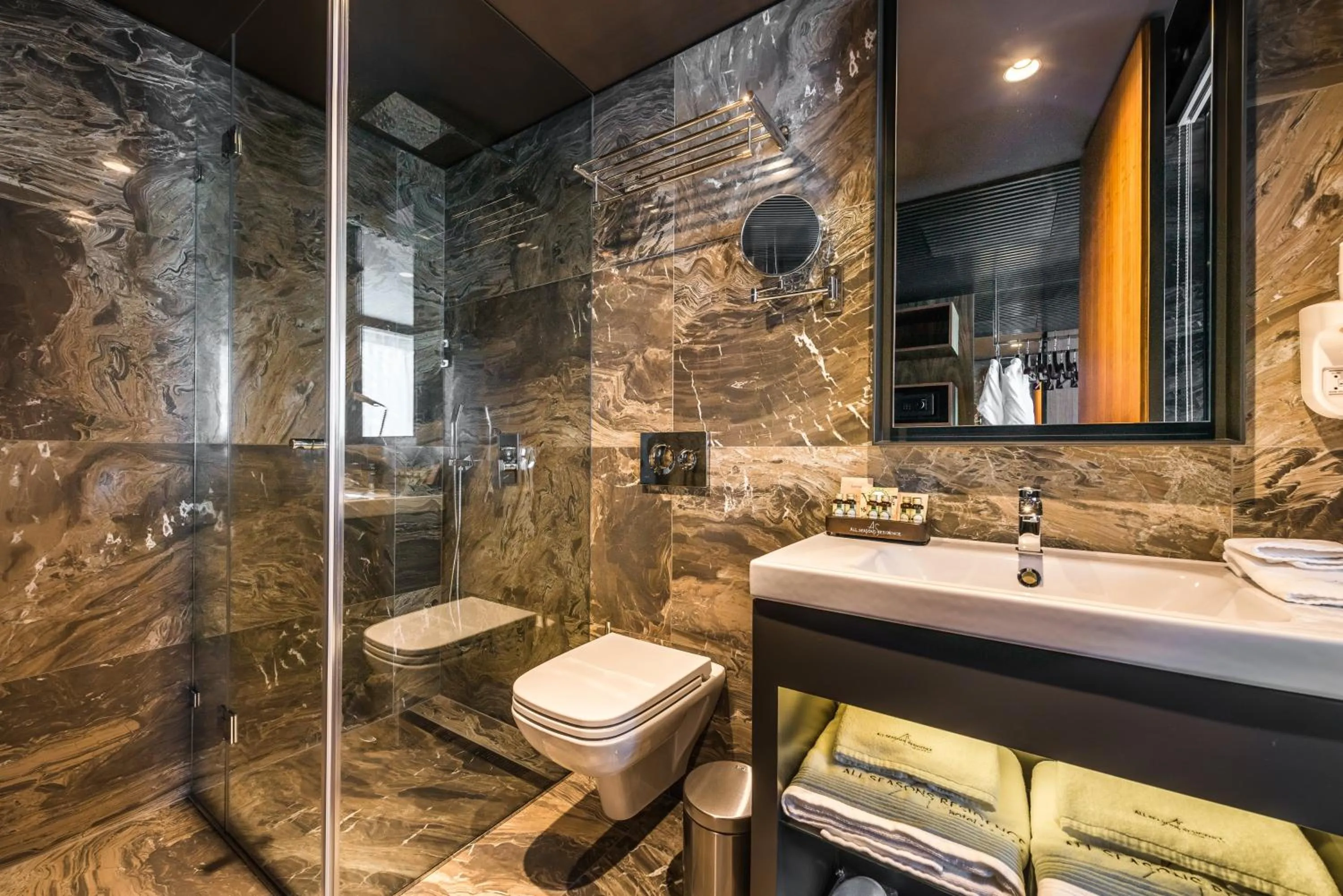 Shower in All Seasons Residence Design Hotel - Free parking