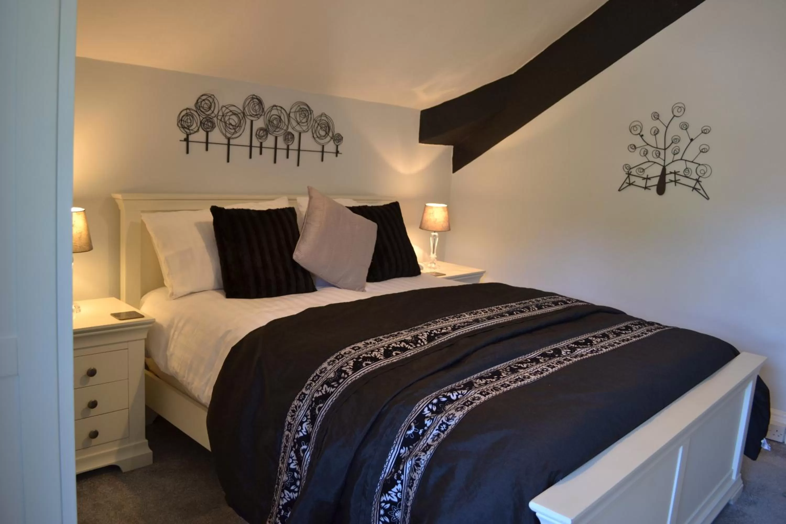 Property building, Bed in Coed-y-Fron