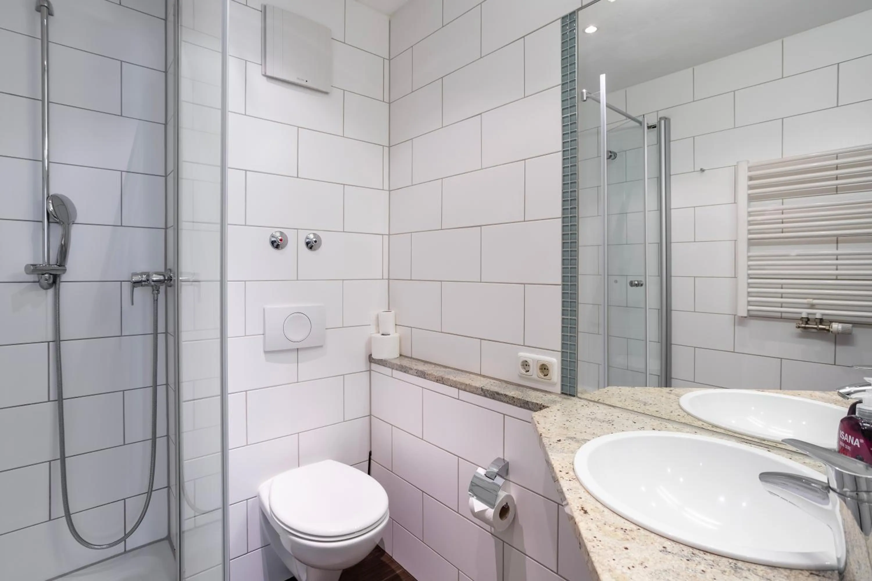 Single Bed in Female Dormitory Room - 18 to 35 years only in Jaeger´s Munich (Hotel/Hostel)