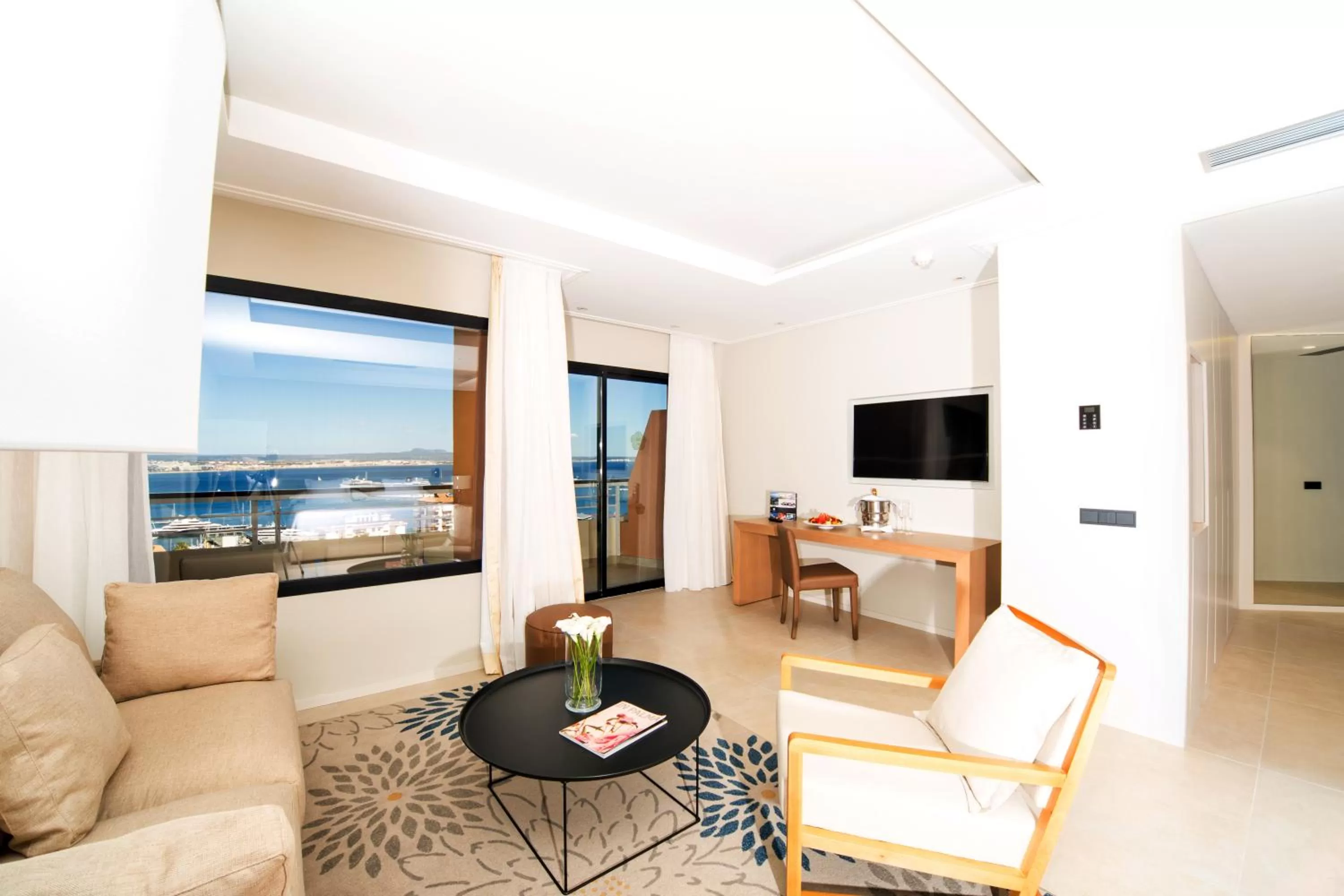 TV and multimedia in GPRO Valparaiso Palace & Spa