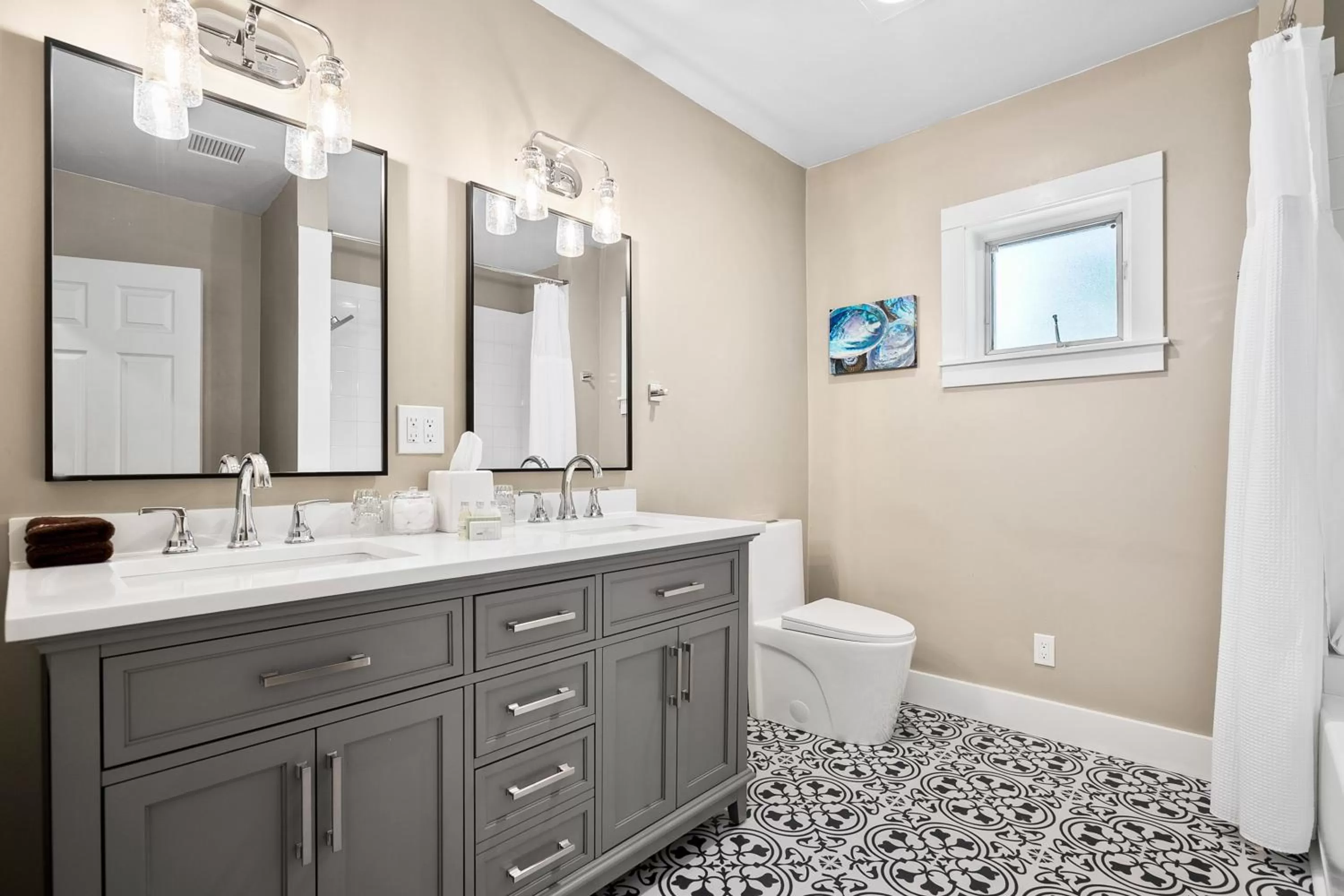 Bathroom in Saratoga Inn