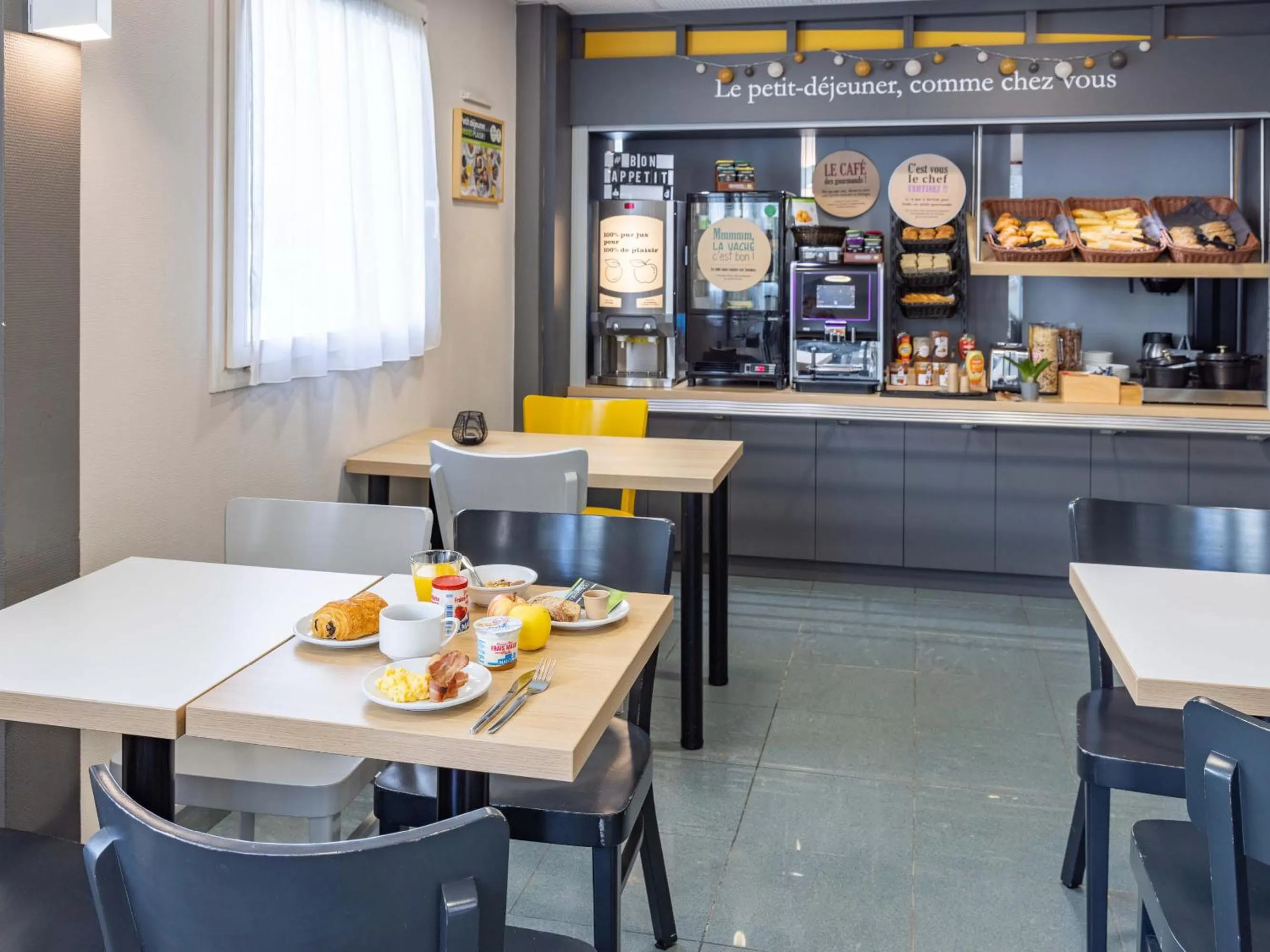 Breakfast in B&B HOTEL Rennes Sud Chantepie