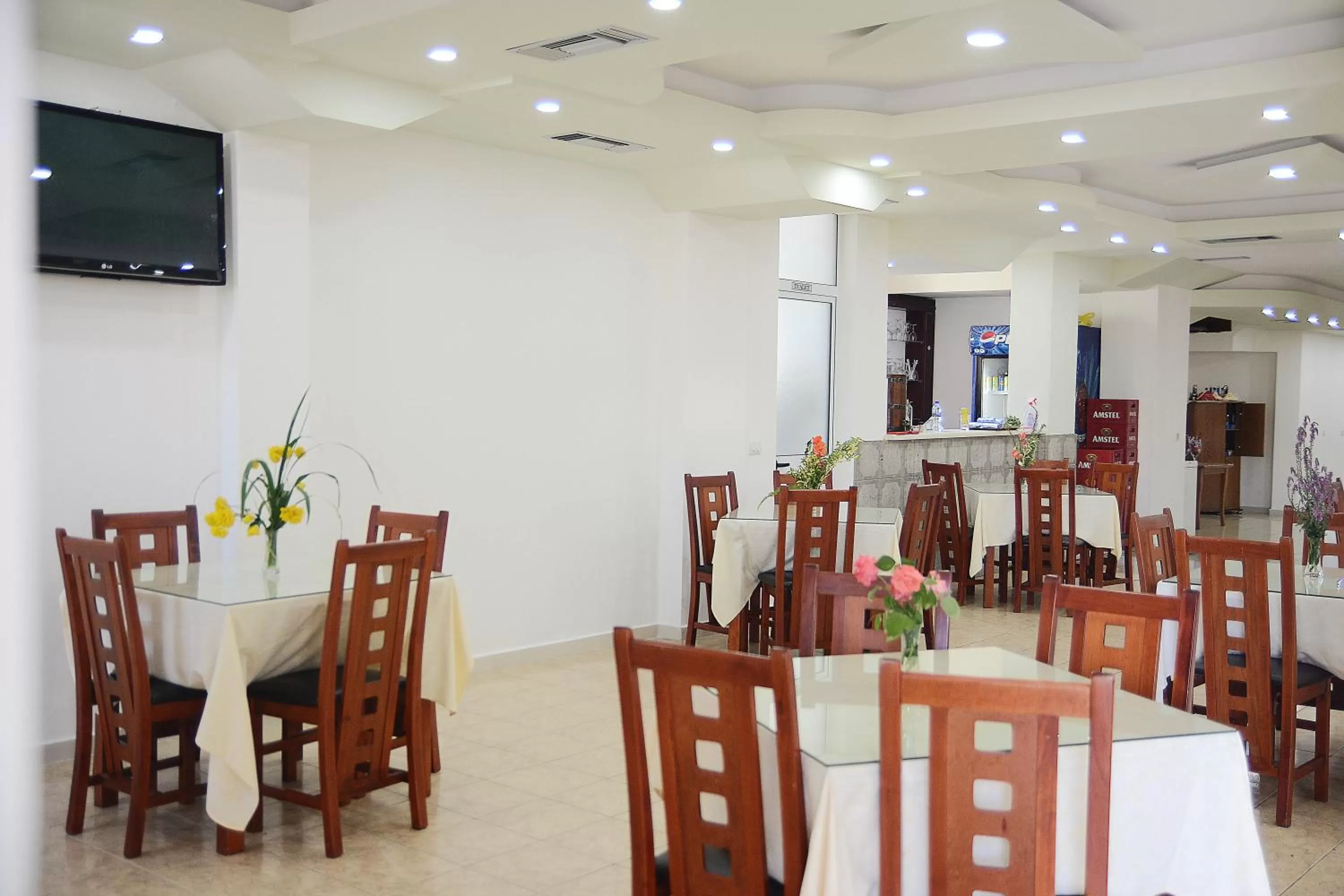 Restaurant/places to eat, Lounge/Bar in Hotel Floga