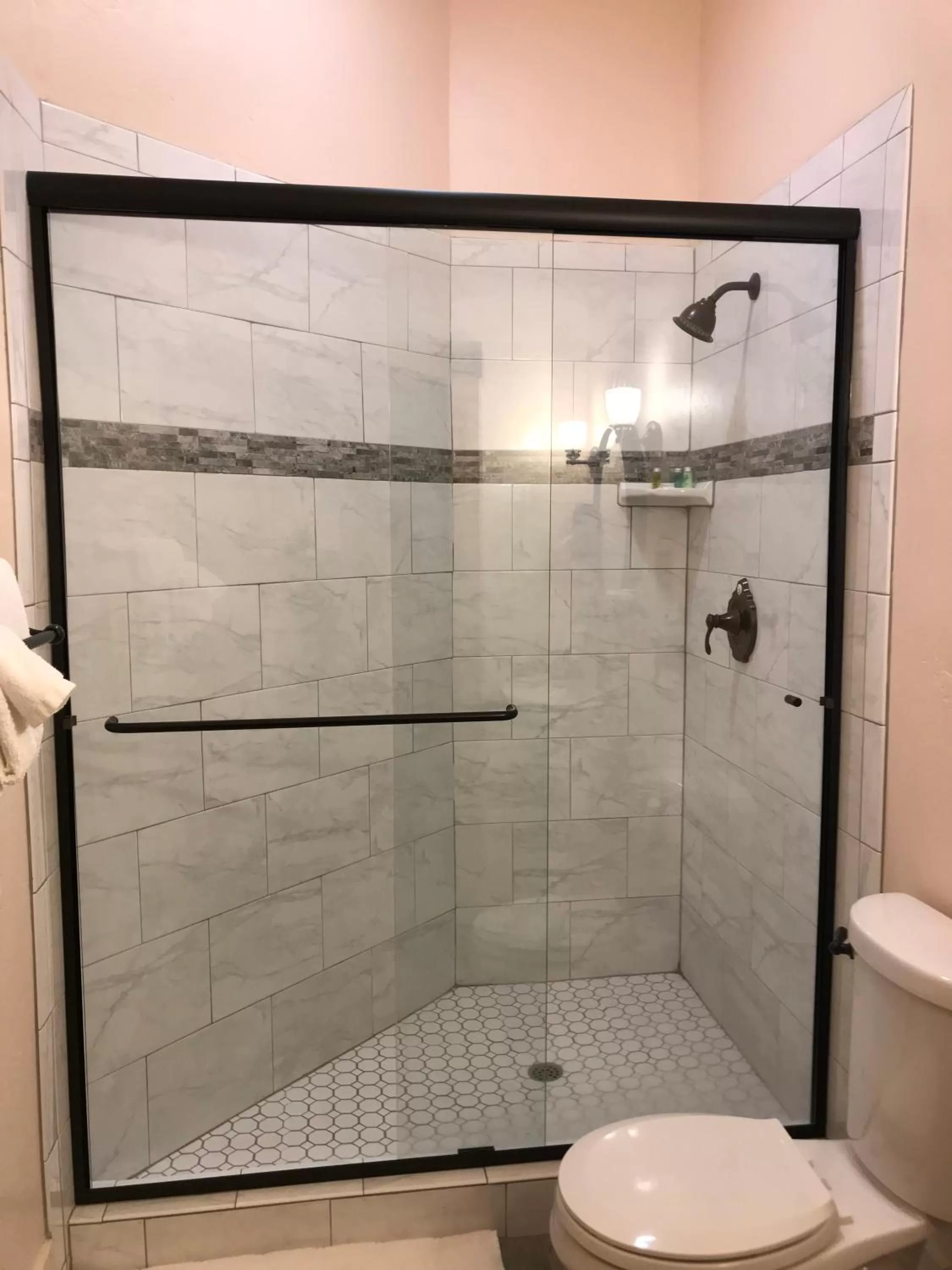 Shower in Hotel Sutter