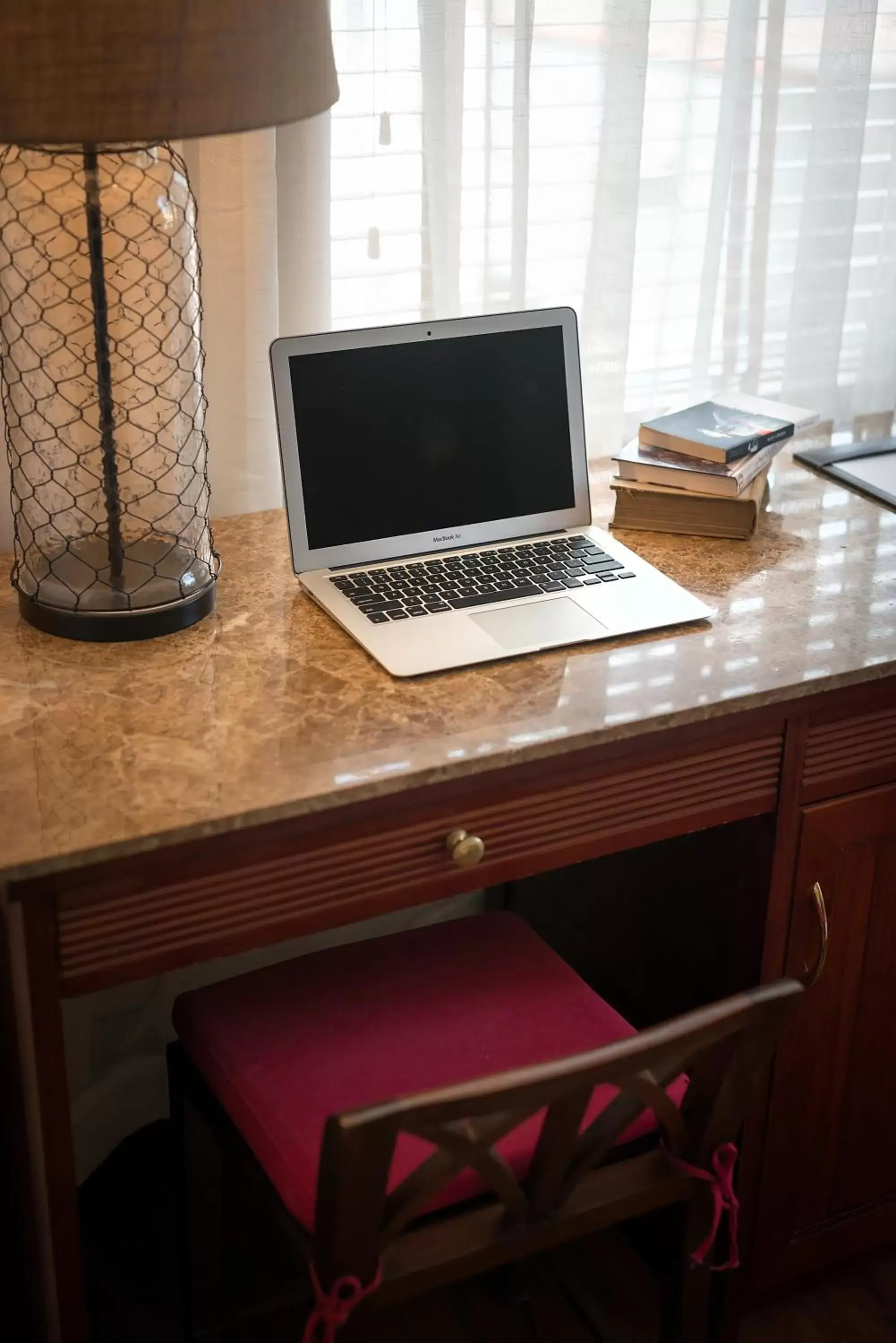 Deluxe Double Room with Window and Neighboring View in Hanoi E Central Luxury Hotel & Restaurant Deluxe Double Room with Window and Neighboring View in Hanoi E Central Luxury Hotel & Restaurant