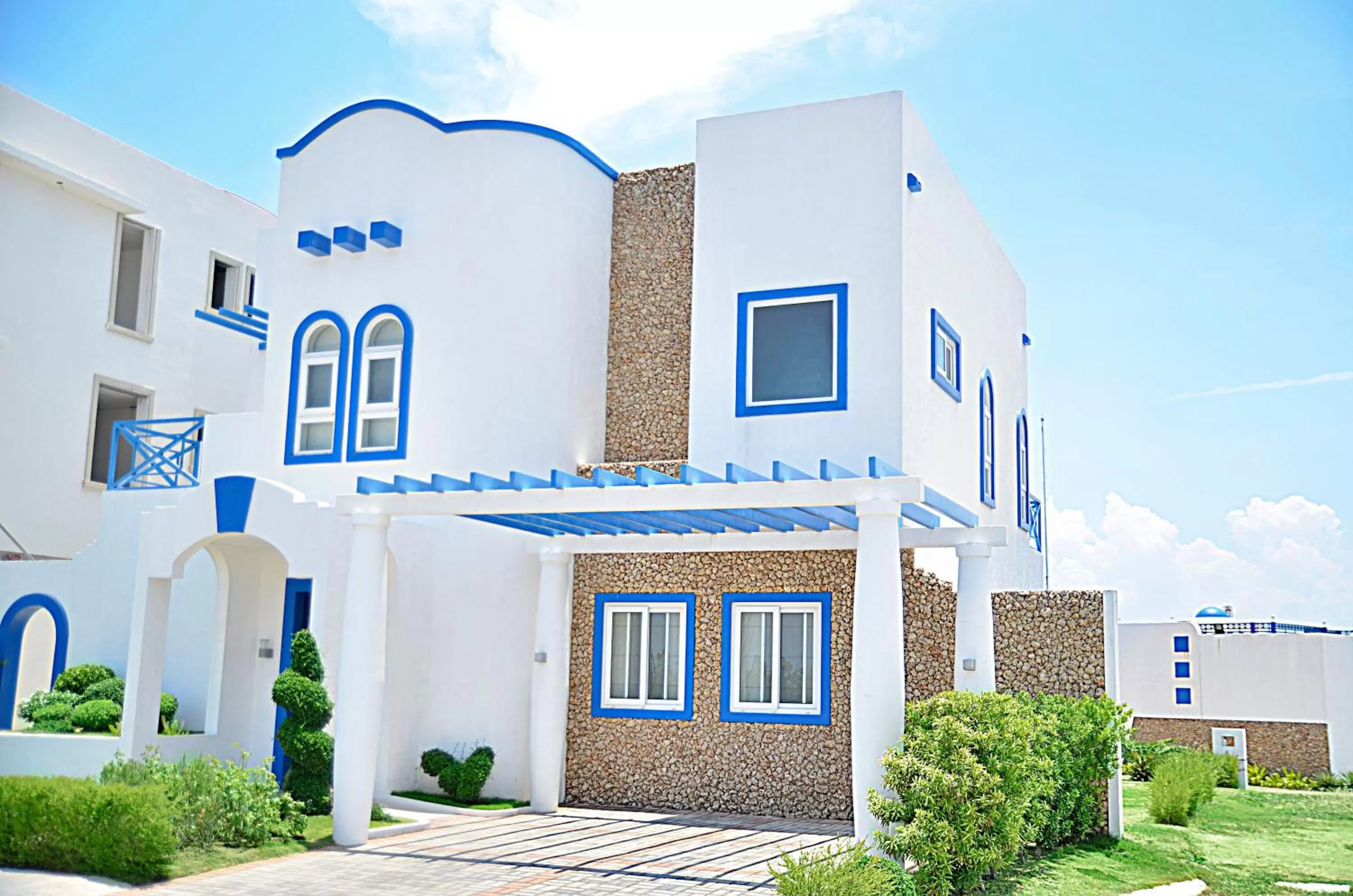 Property building in Thunderbird Resorts - Poro Point