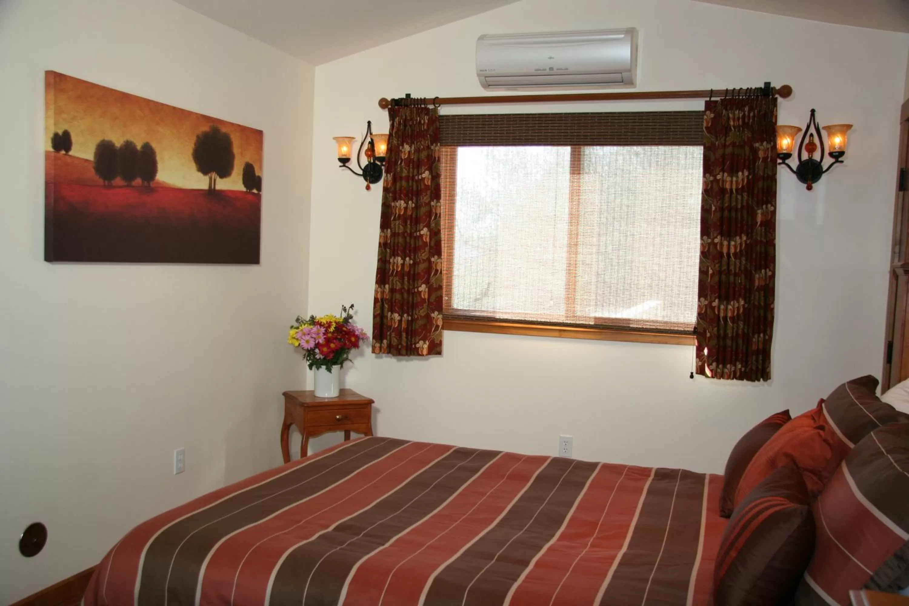 Bedroom, Bed in Ojai Retreat & Inn