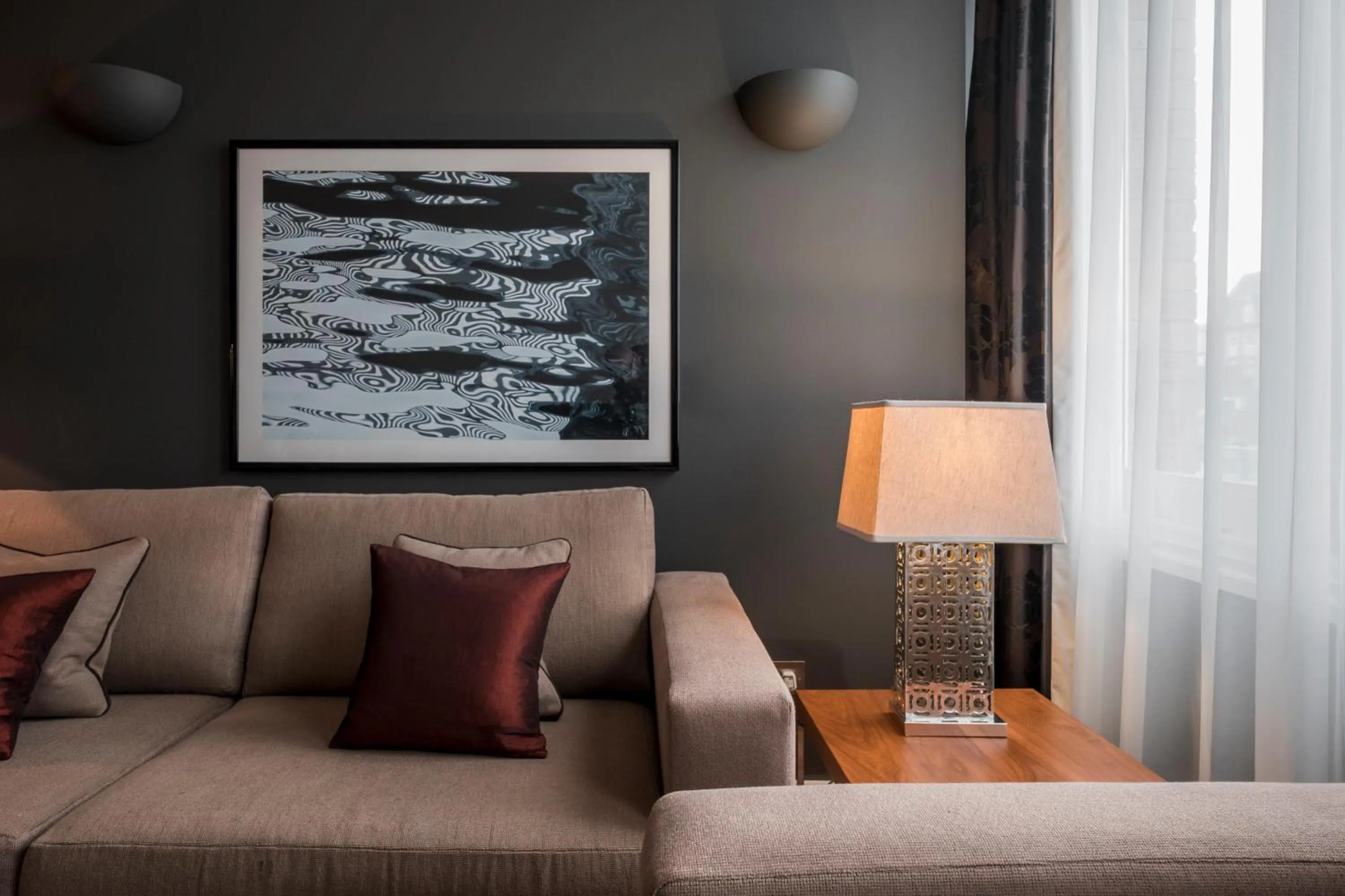 One-Bedroom Apartment in The Chambers