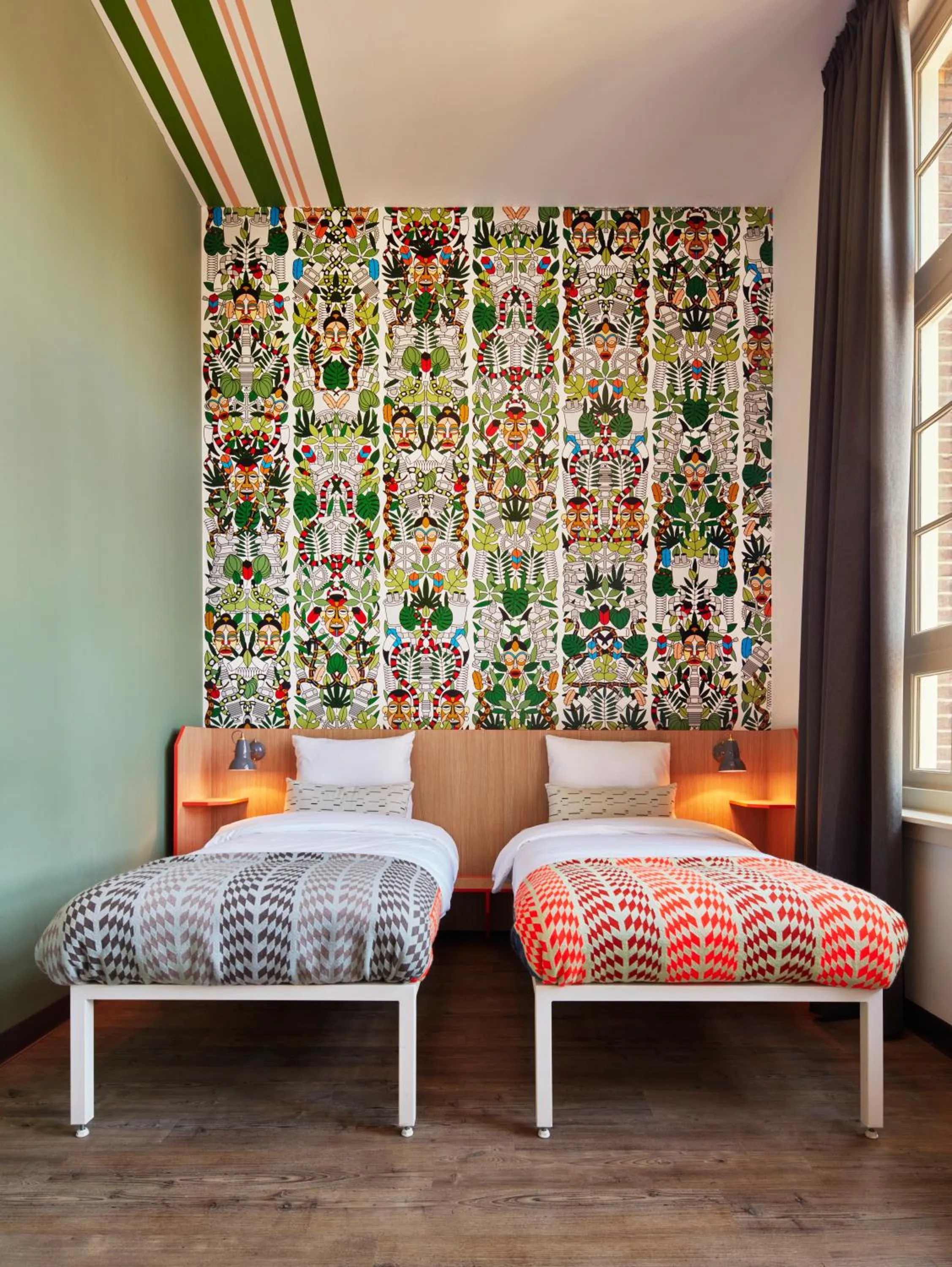 Photo of the whole room, Bed in Generator Amsterdam