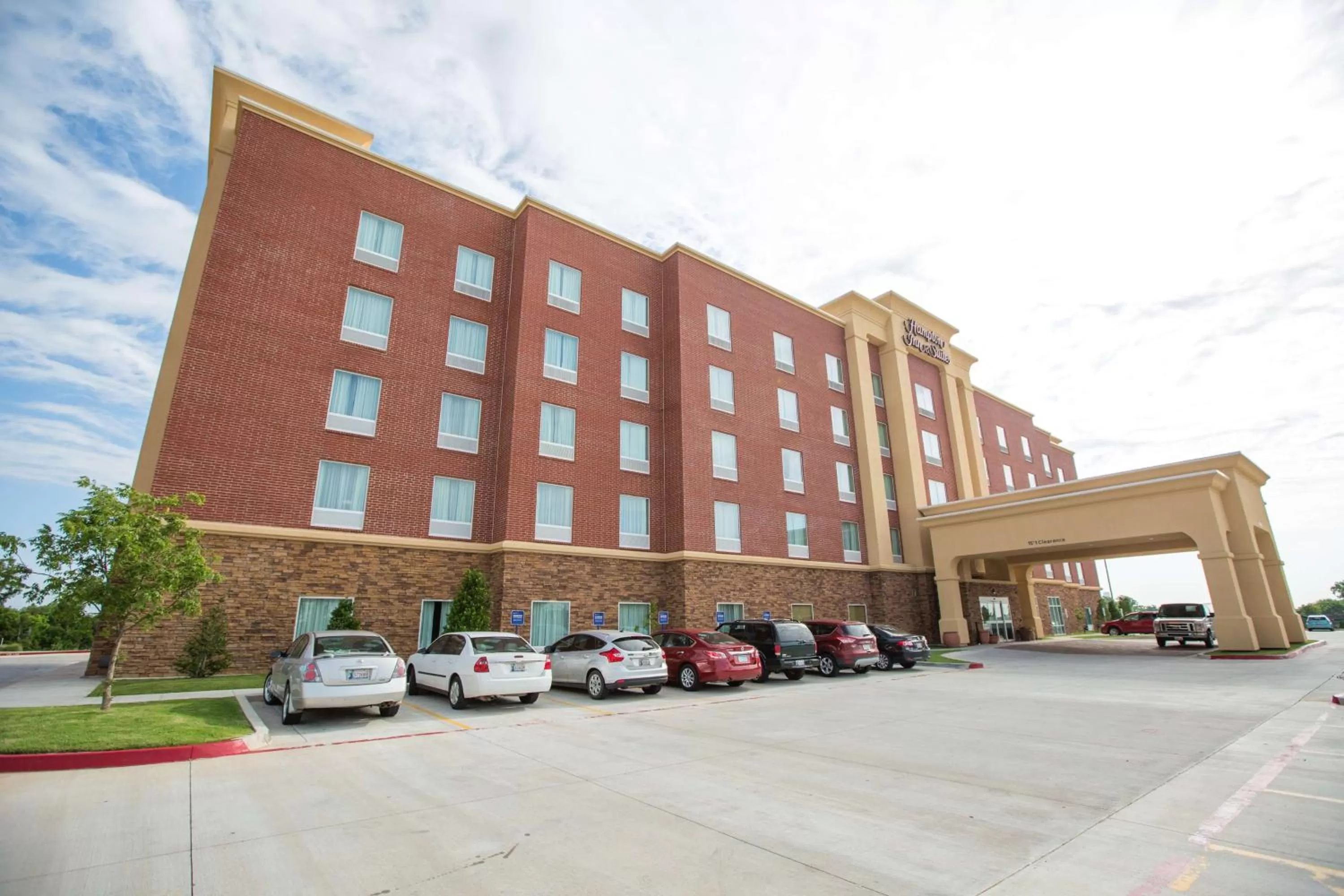 Property building in Hampton Inn & Suites Oklahoma City Airport