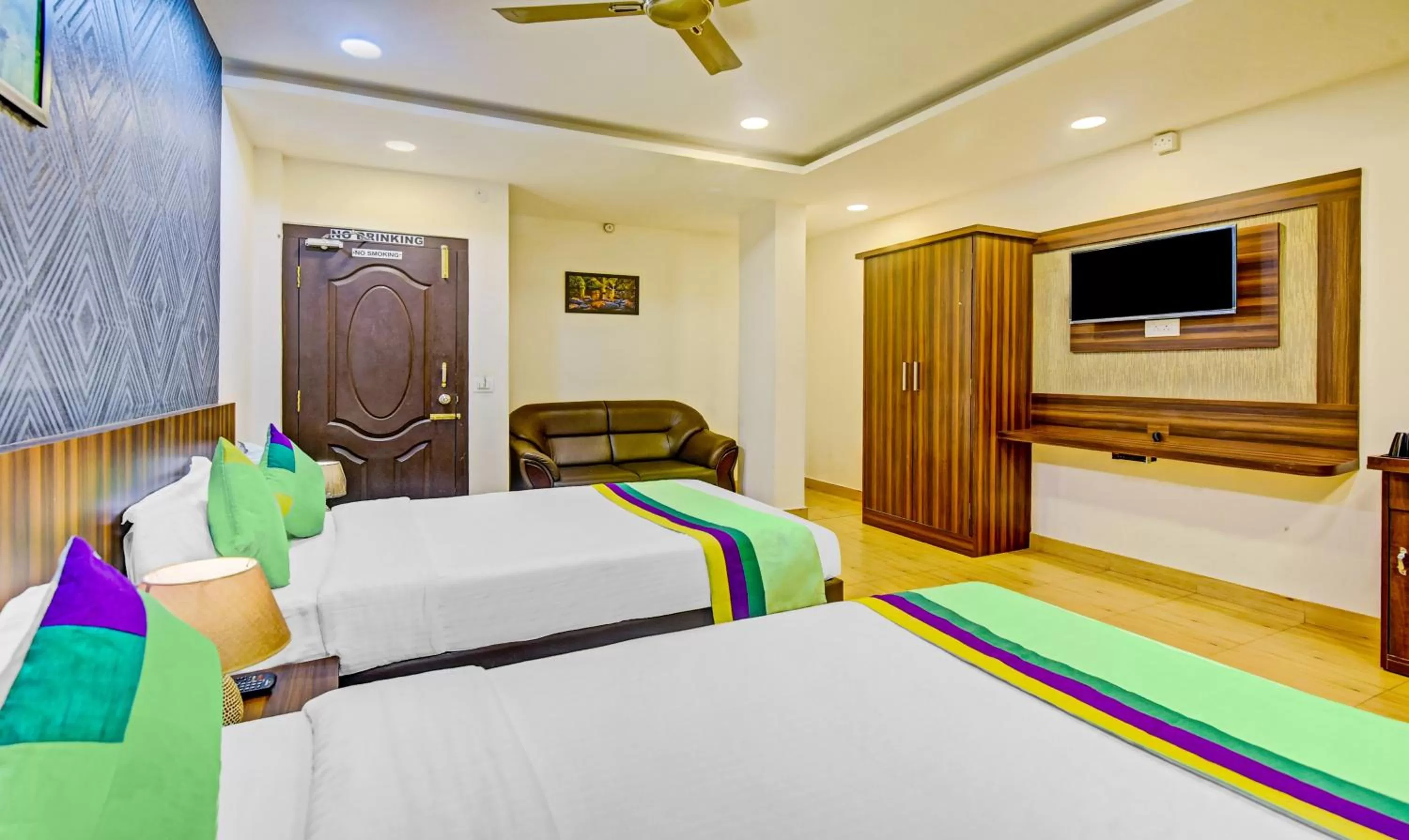 Bedroom, Bed in Itsy Hotels Igloo Residency, 400 Meters From Raja Seat Garden