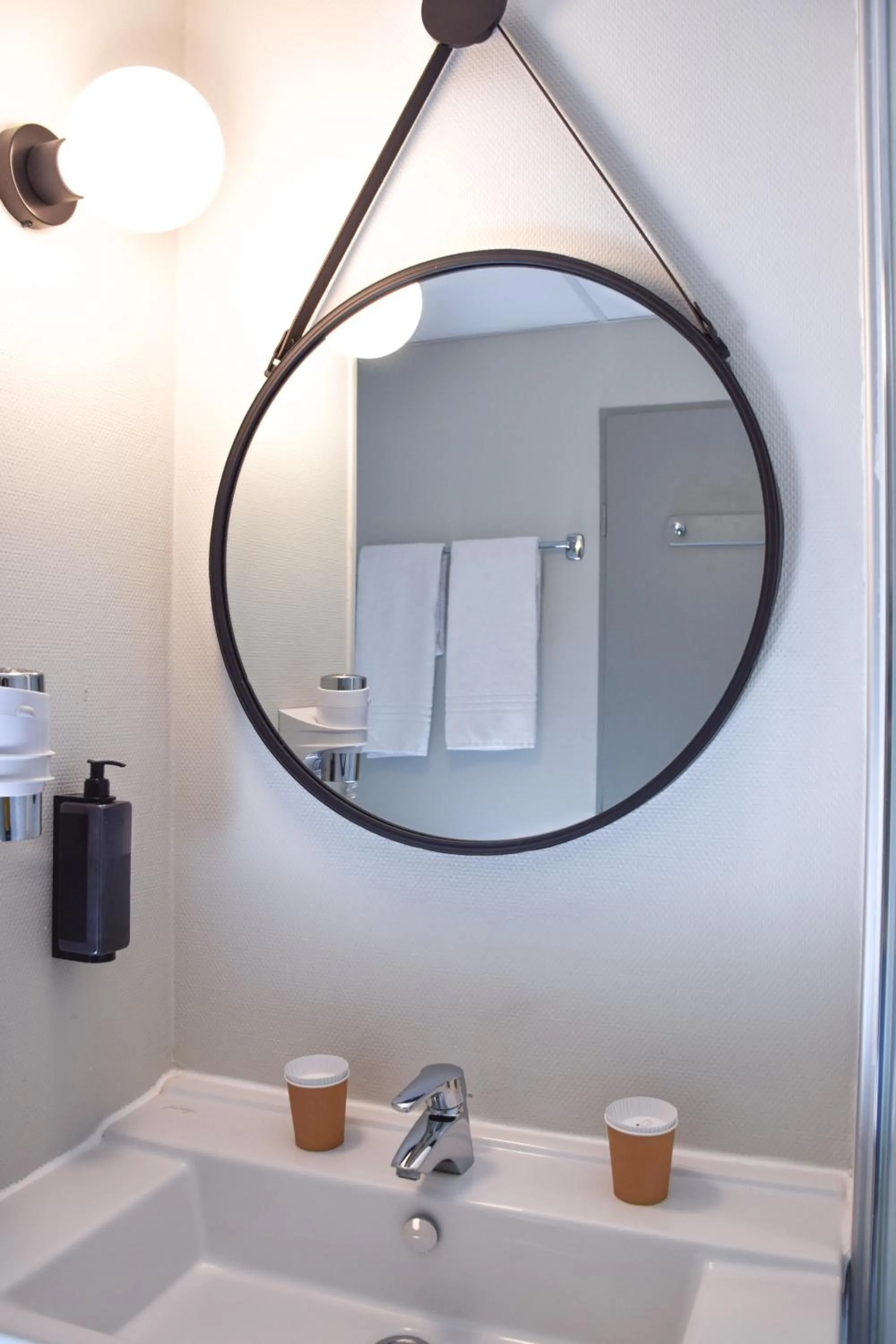 Shower in ibis Rodez Centre