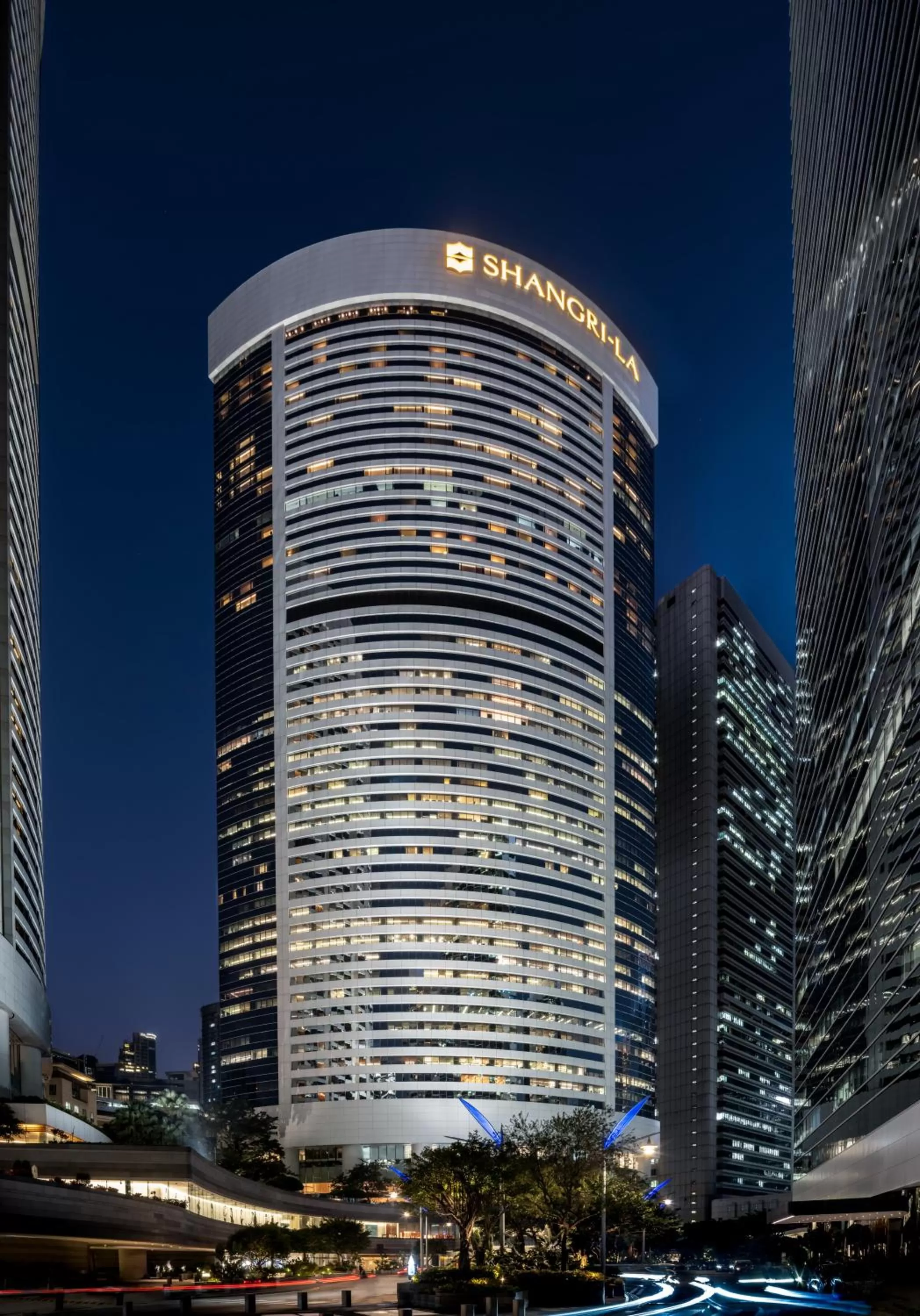 Property building in Island Shangri-La, Hong Kong