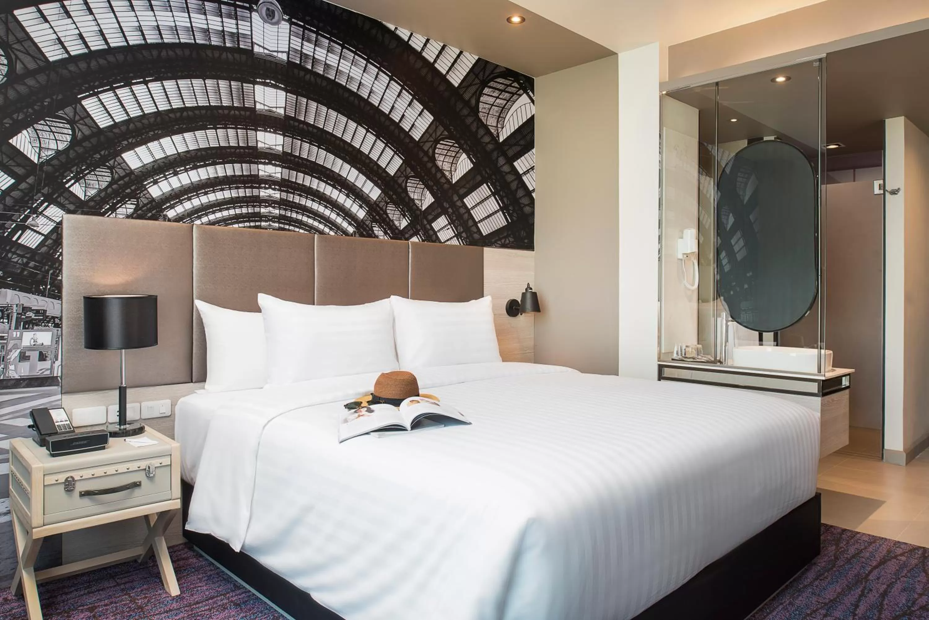 Photo of the whole room, Bed in Mercure Bangkok Makkasan