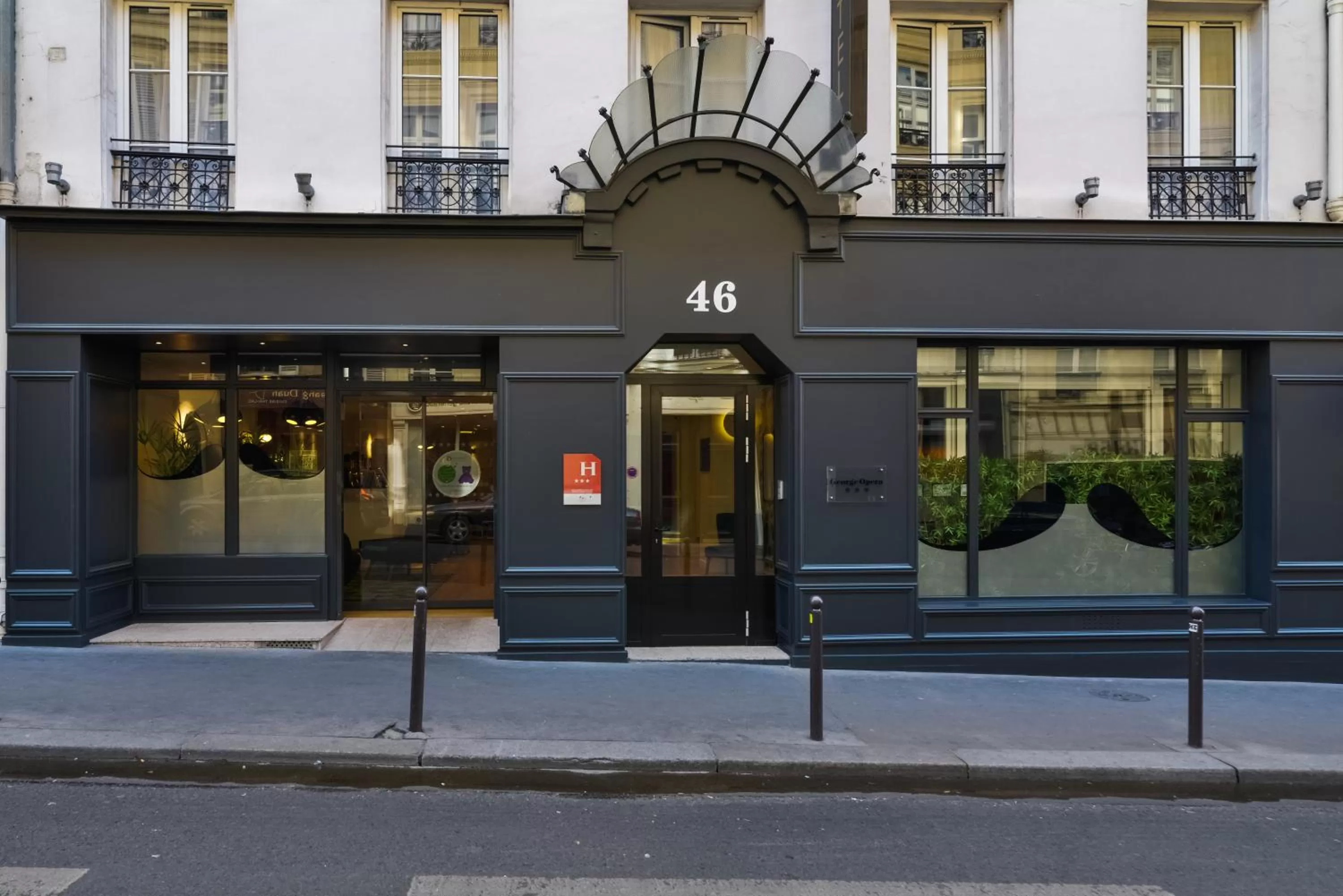 Facade/entrance in Hotel George - Astotel