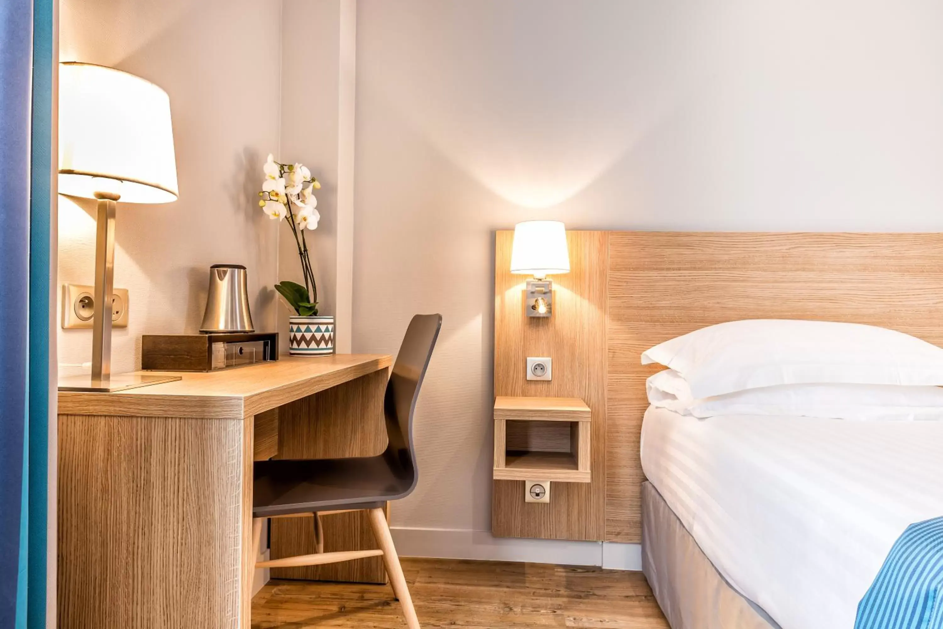 Superior Room with City View in Paris d'Issy Hôtel Porte de Versailles Superior Room with City View in Paris d'Issy Hôtel Porte de Versailles