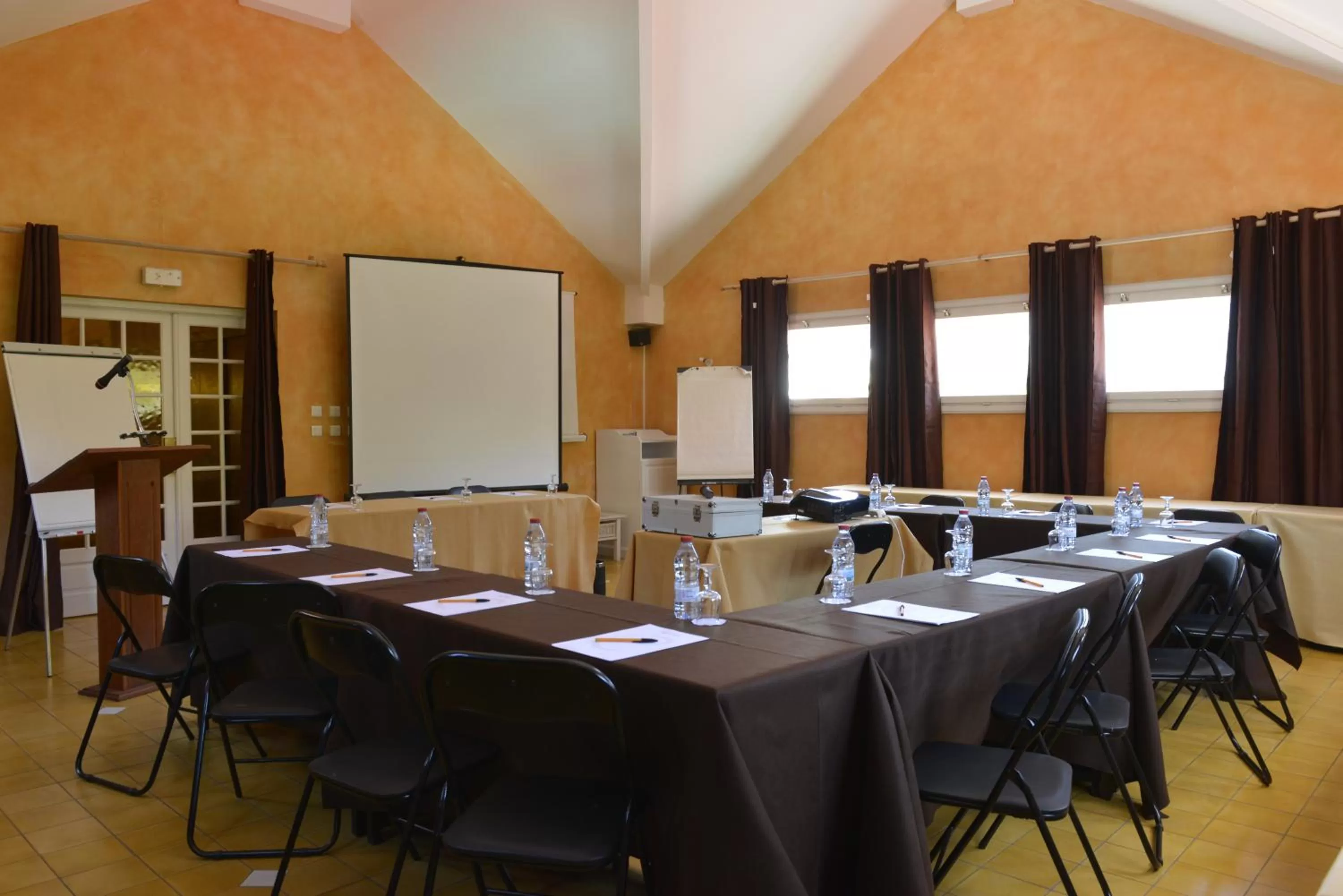 Business facilities in Hotel Le Cilaos