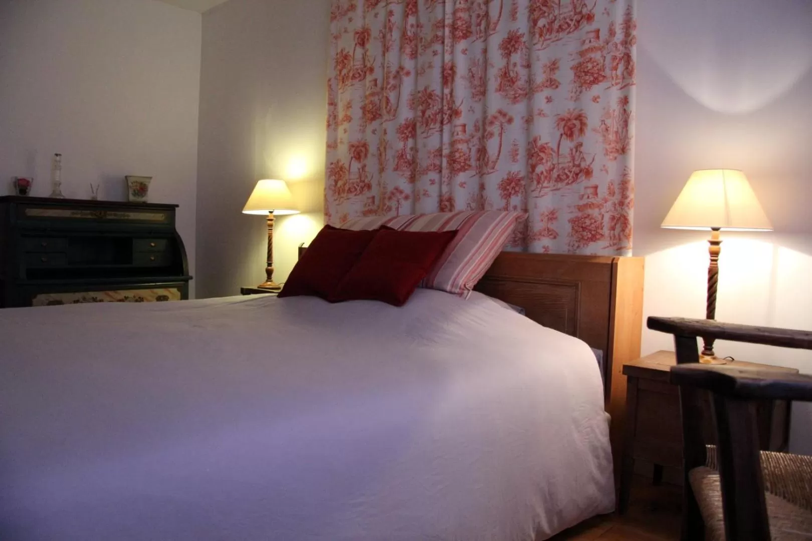 Bed in Le Pommenial de la Hérissonnière