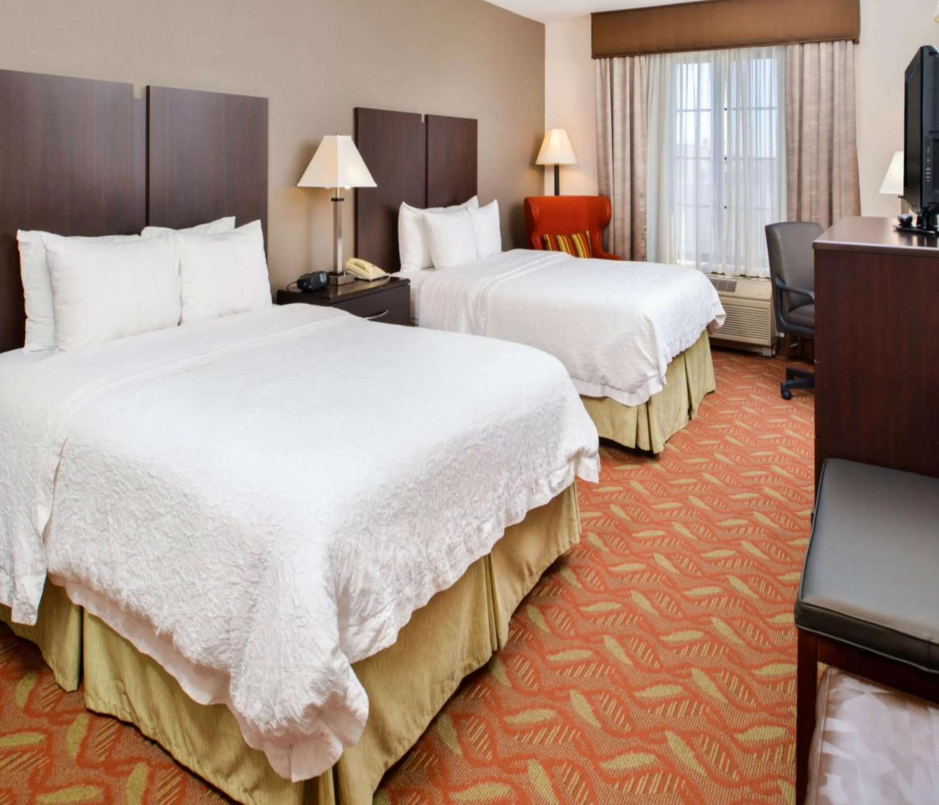 Bedroom, Bed in Hampton Inn & Suites San Francisco-Burlingame-Airport South