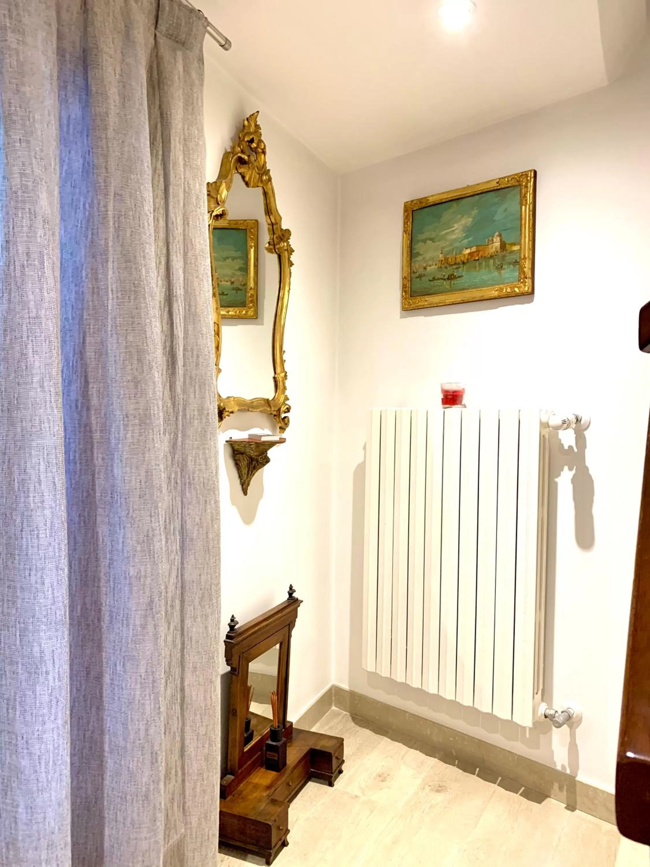 Decorative detail, Bed in B&B Fortuny