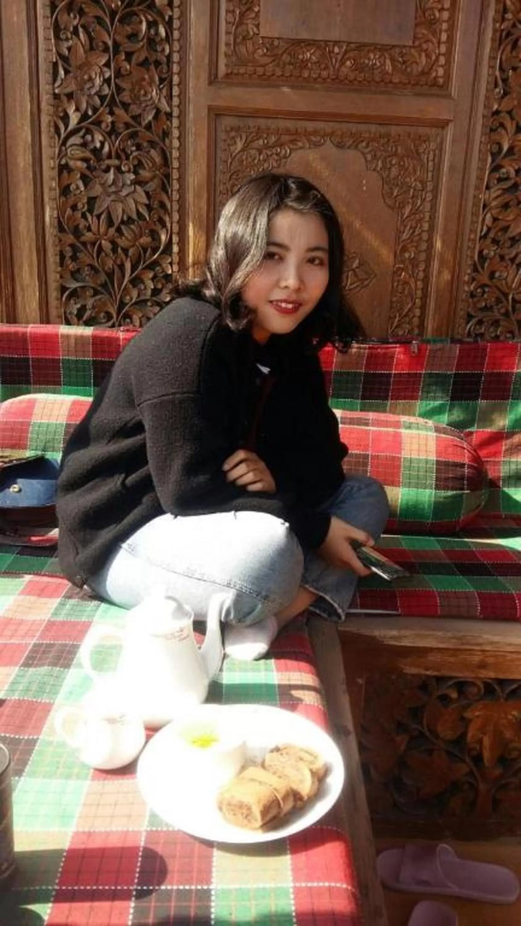 People in Wangnoo Heritage Houseboats