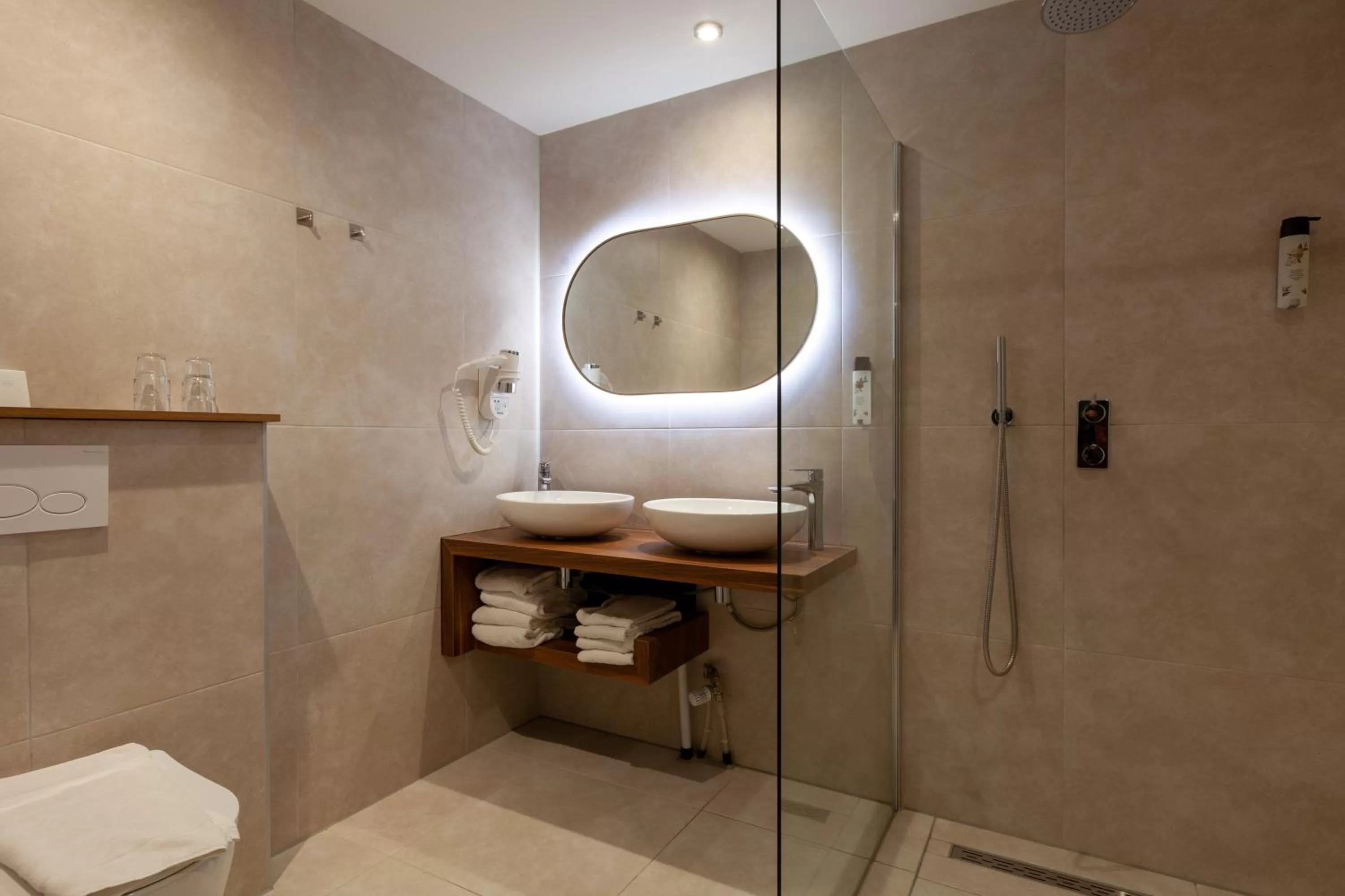 Bathroom in Amsterdam Hotel Uithoorn