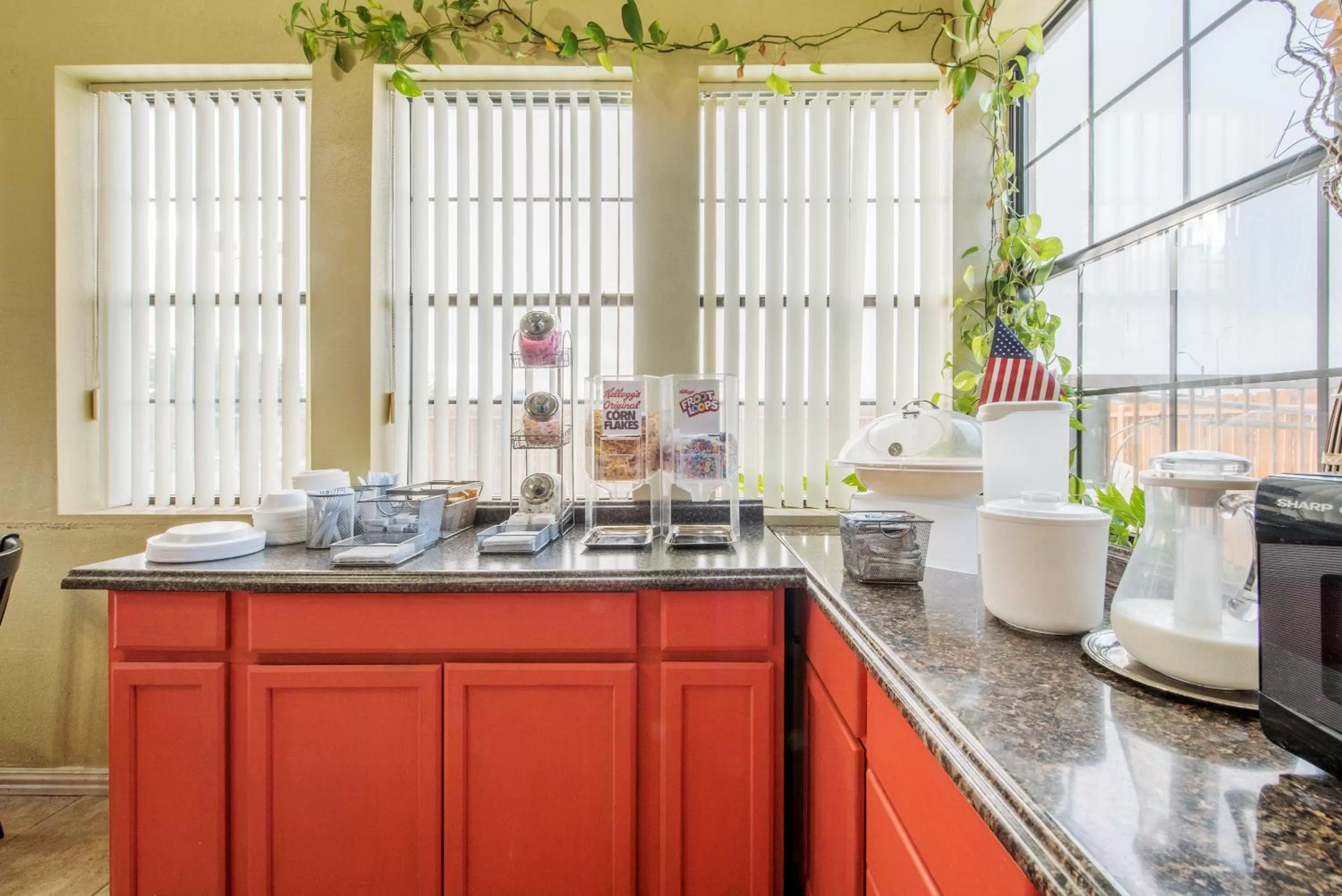 Coffee/tea facilities in Howard Johnson by Wyndham San Marcos