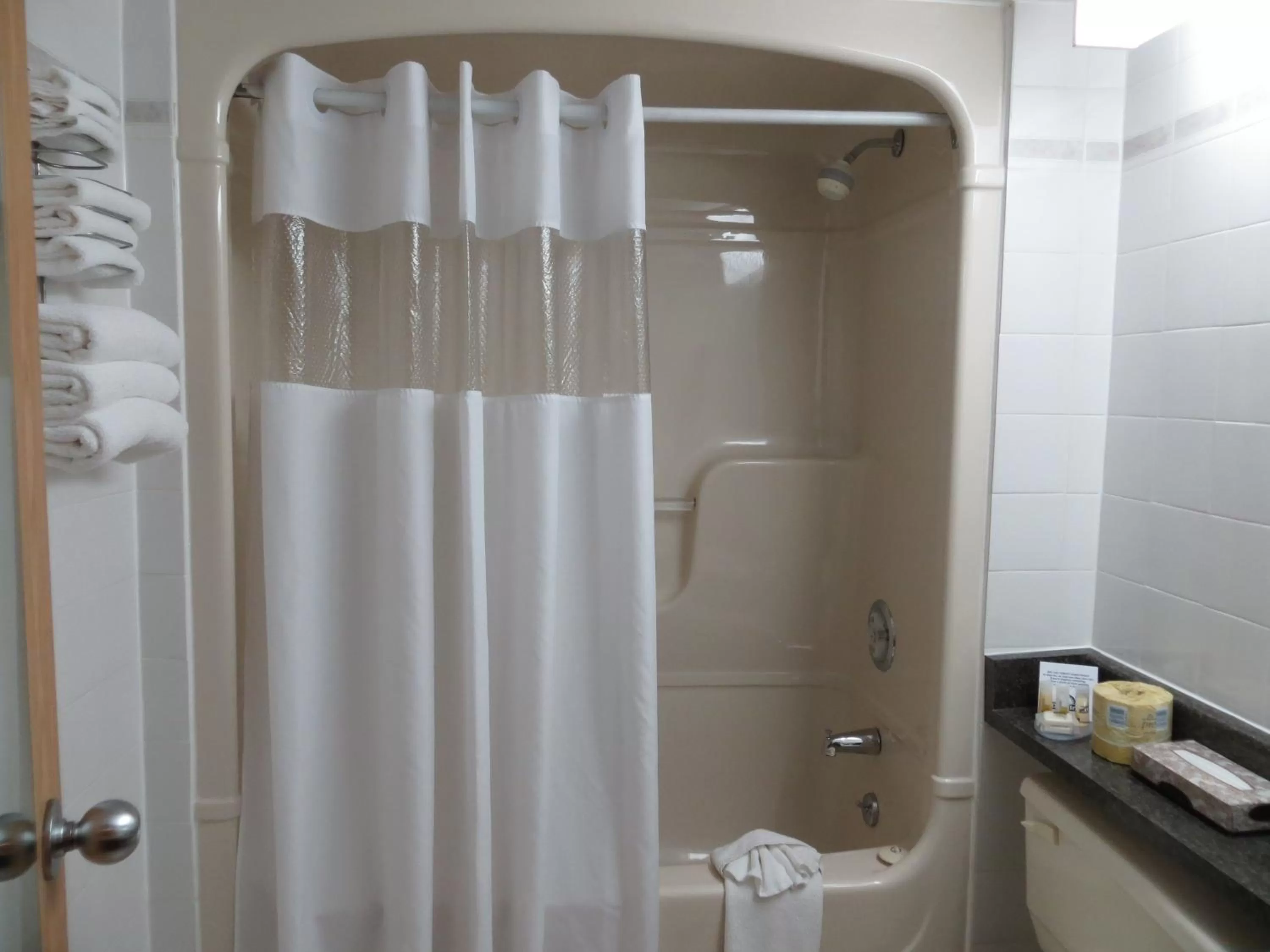 Bathroom in Days Inn by Wyndham Niagara Falls Near The Falls