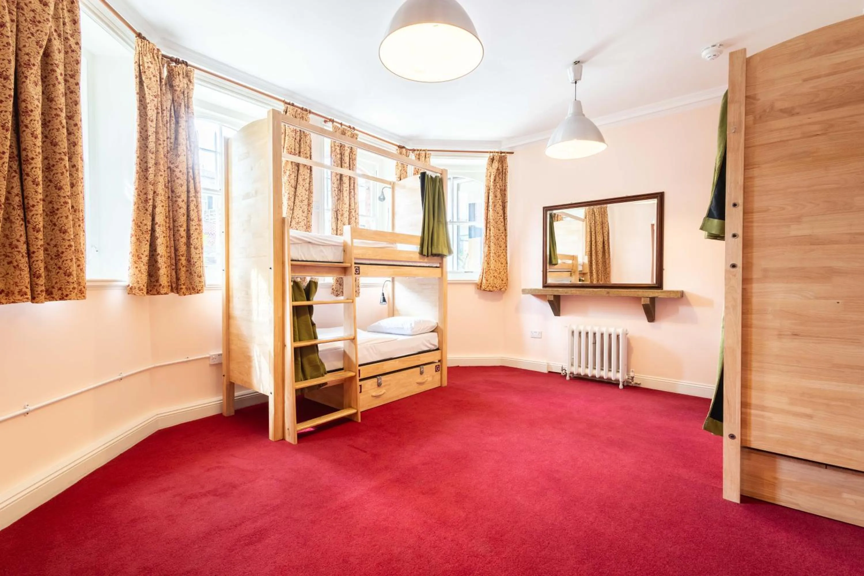 Bedroom, Bed in Palmers Lodge Swiss Cottage