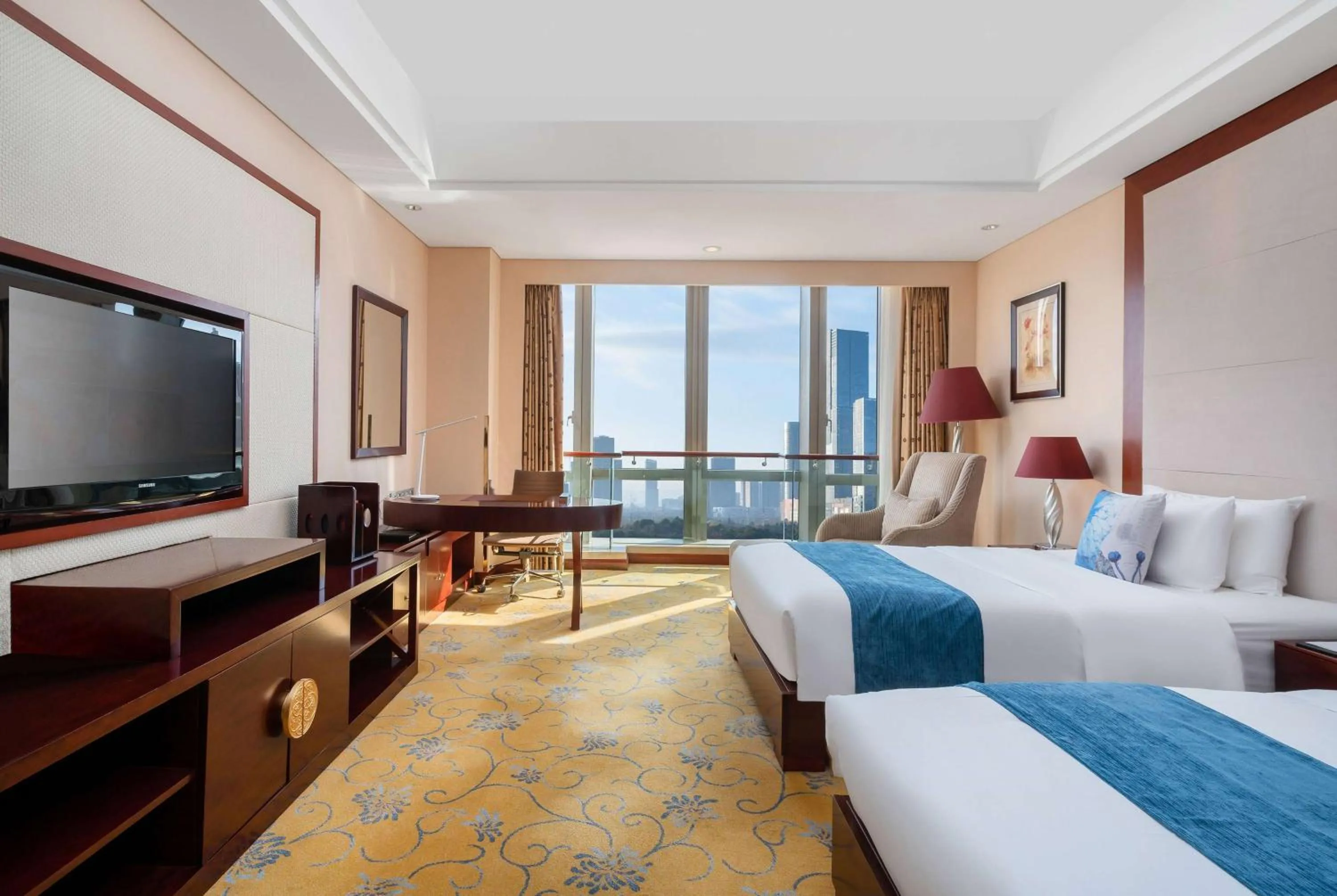 Photo of the whole room, Bed in Howard Johnson Tropical Garden Plaza Kunming Chenggong