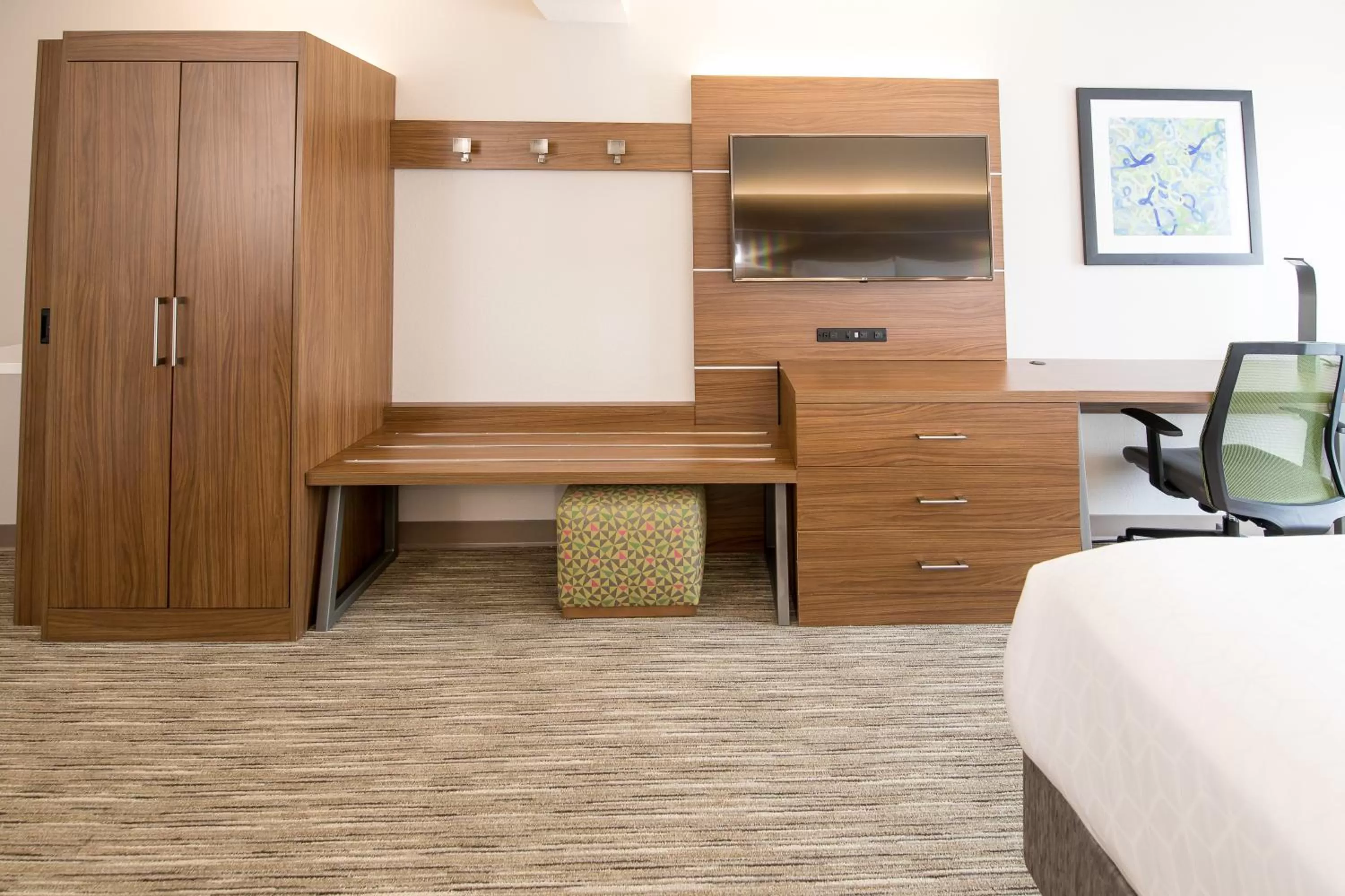 Photo of the whole room, Bed in Holiday Inn Express Atlanta-Stone Mountain by IHG