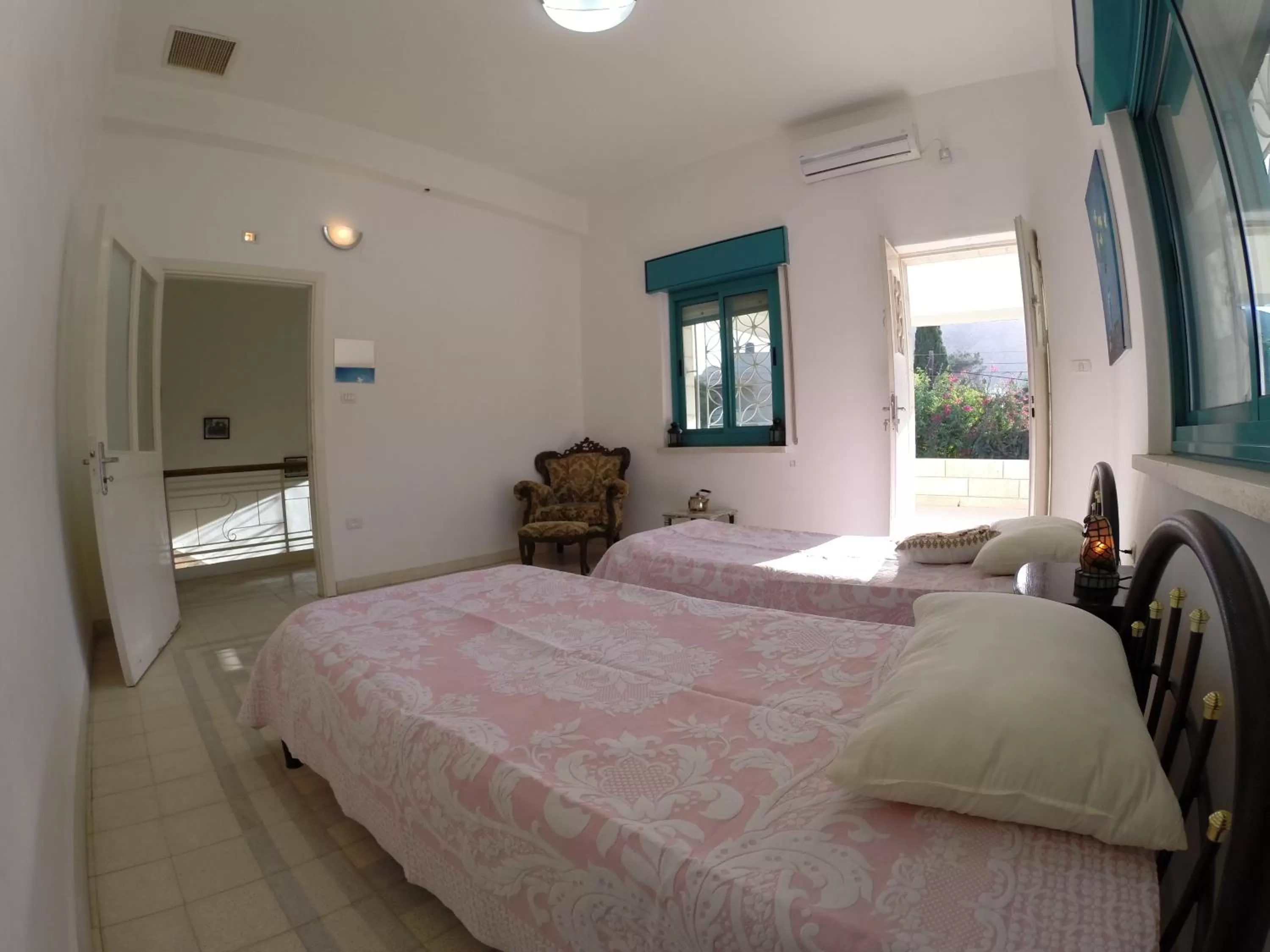 Photo of the whole room, Bed in Auberg-Inn Guesthouse