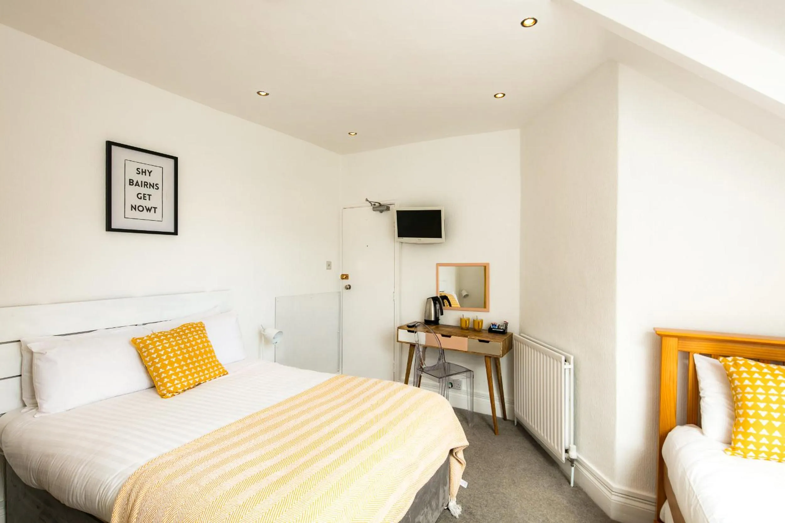 Photo of the whole room in Kenilworth Hotel