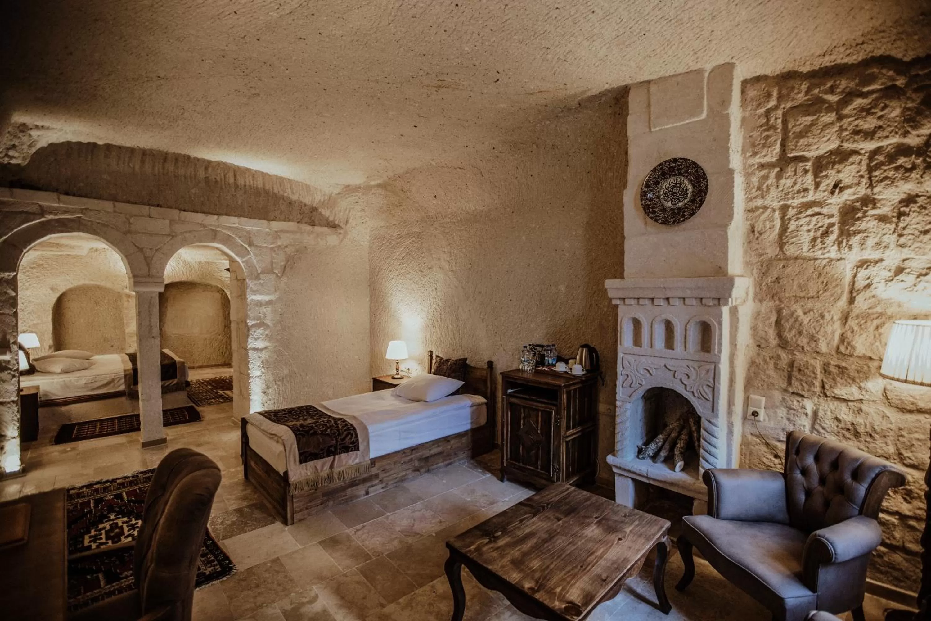 Photo of the whole room, Bed in Kismet Cave Mansion