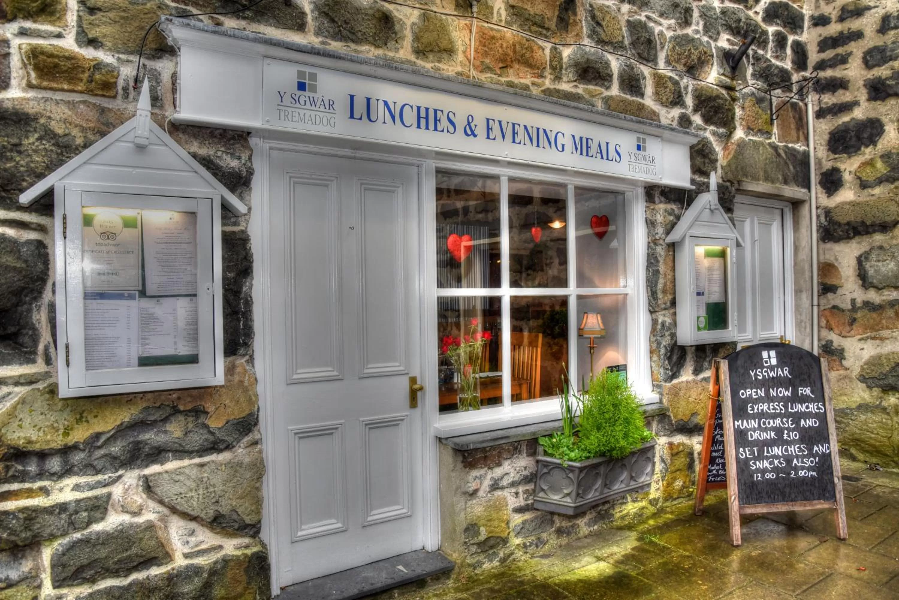 Restaurant/places to eat in Plas Tan-Yr-Allt Historic Country House B&B