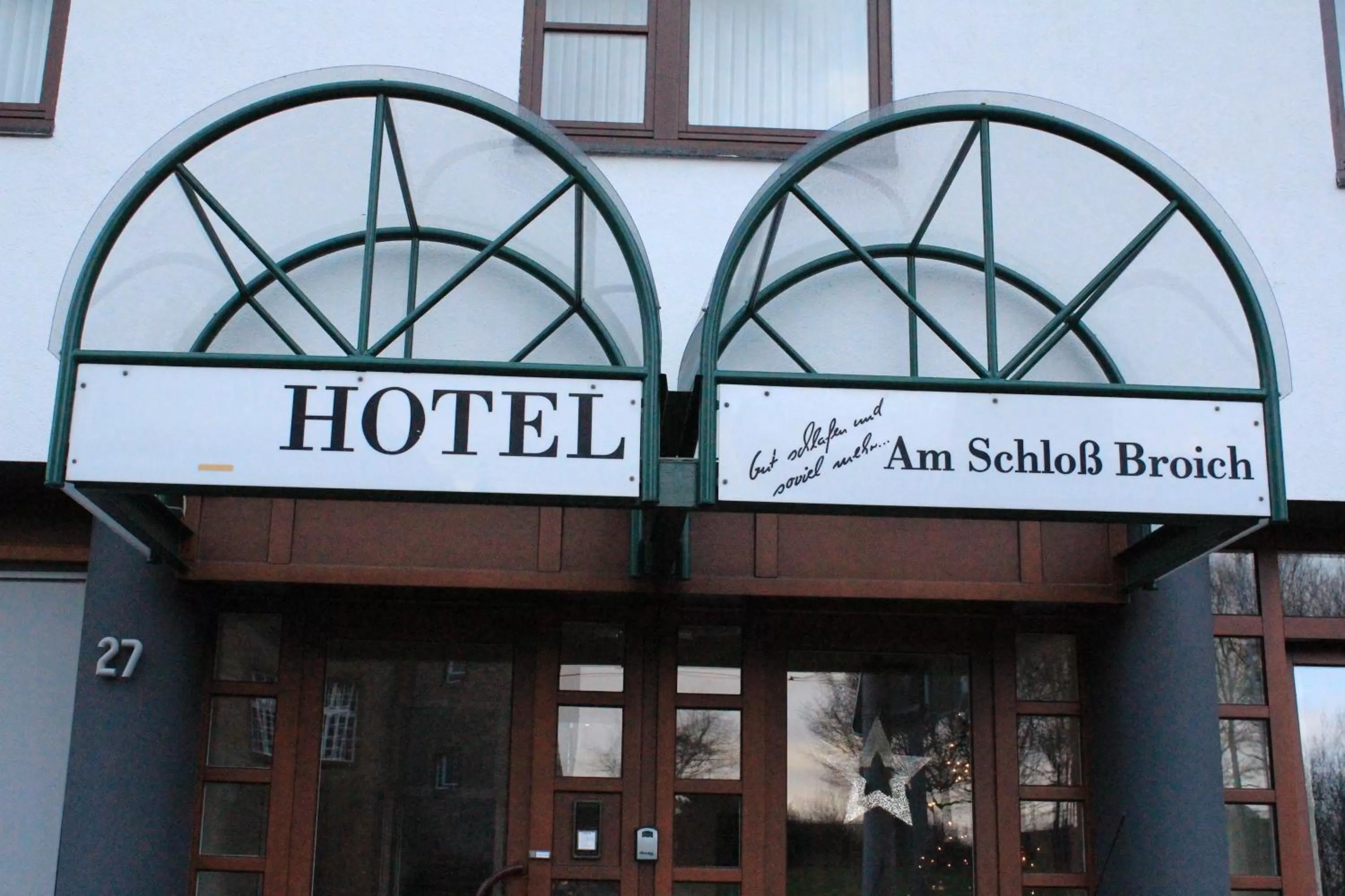 Facade/entrance in Hotel am Schloss Broich