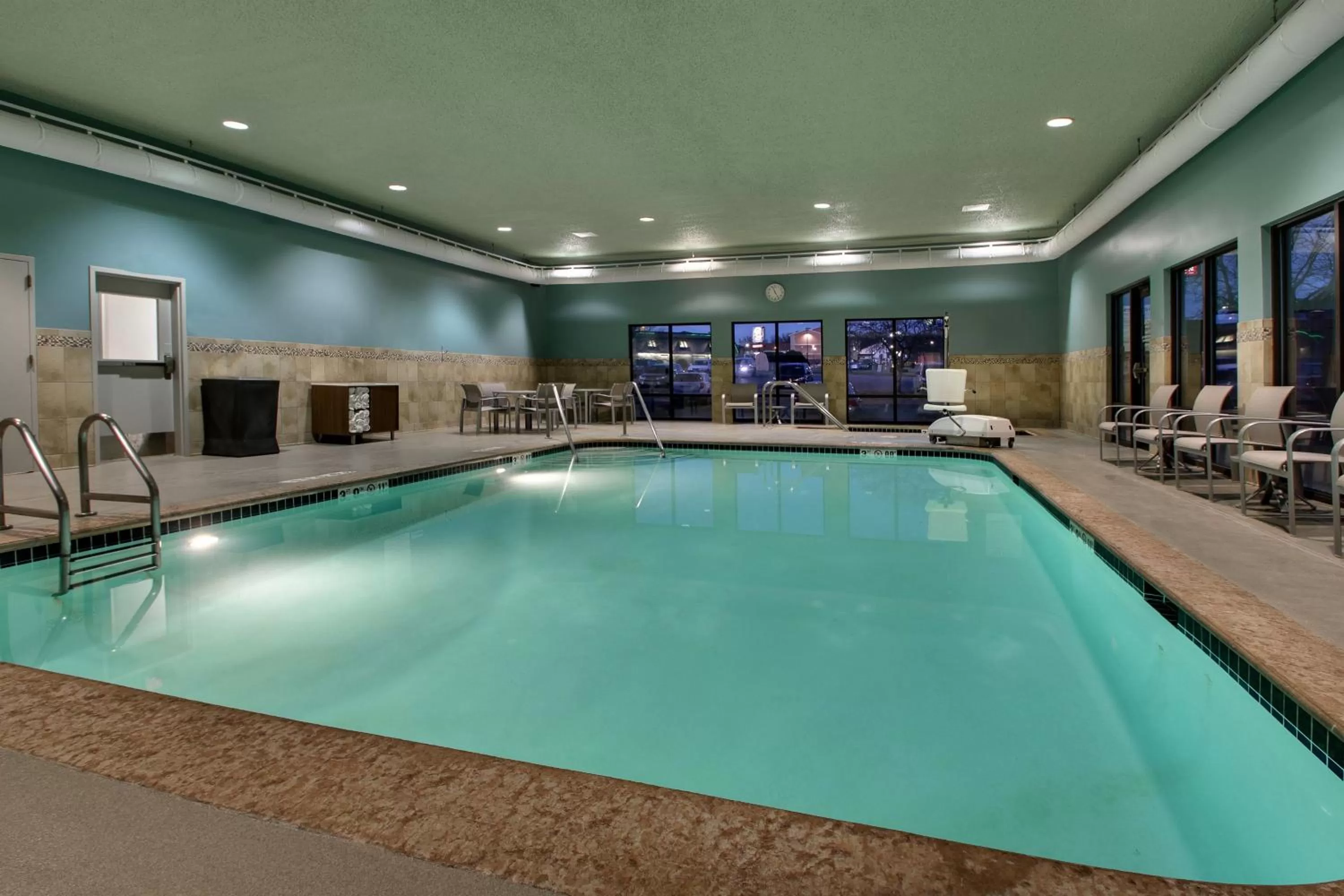 Swimming pool in Holiday Inn Express Hotel & Suites Cedar Rapids I-380 at 33rd Avenue by IHG