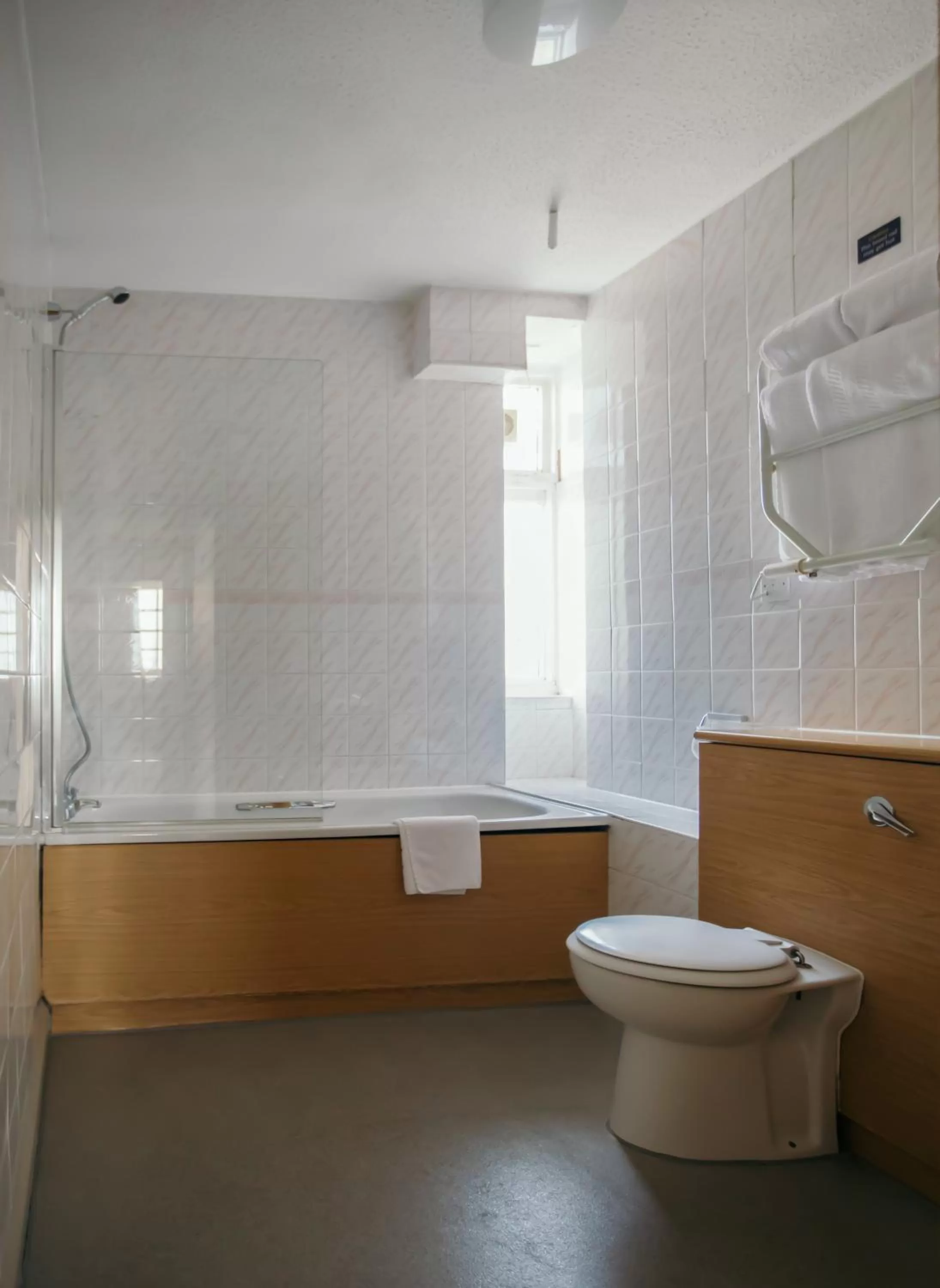 Bathroom in Royal Hotel, Bar & Grill